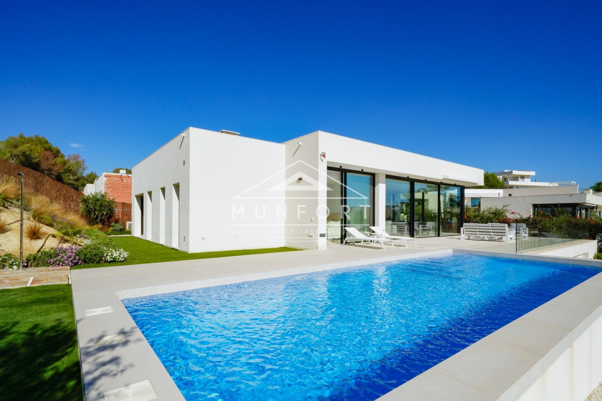 Herverkoop - Luxe villa's -
Orihuela Costa