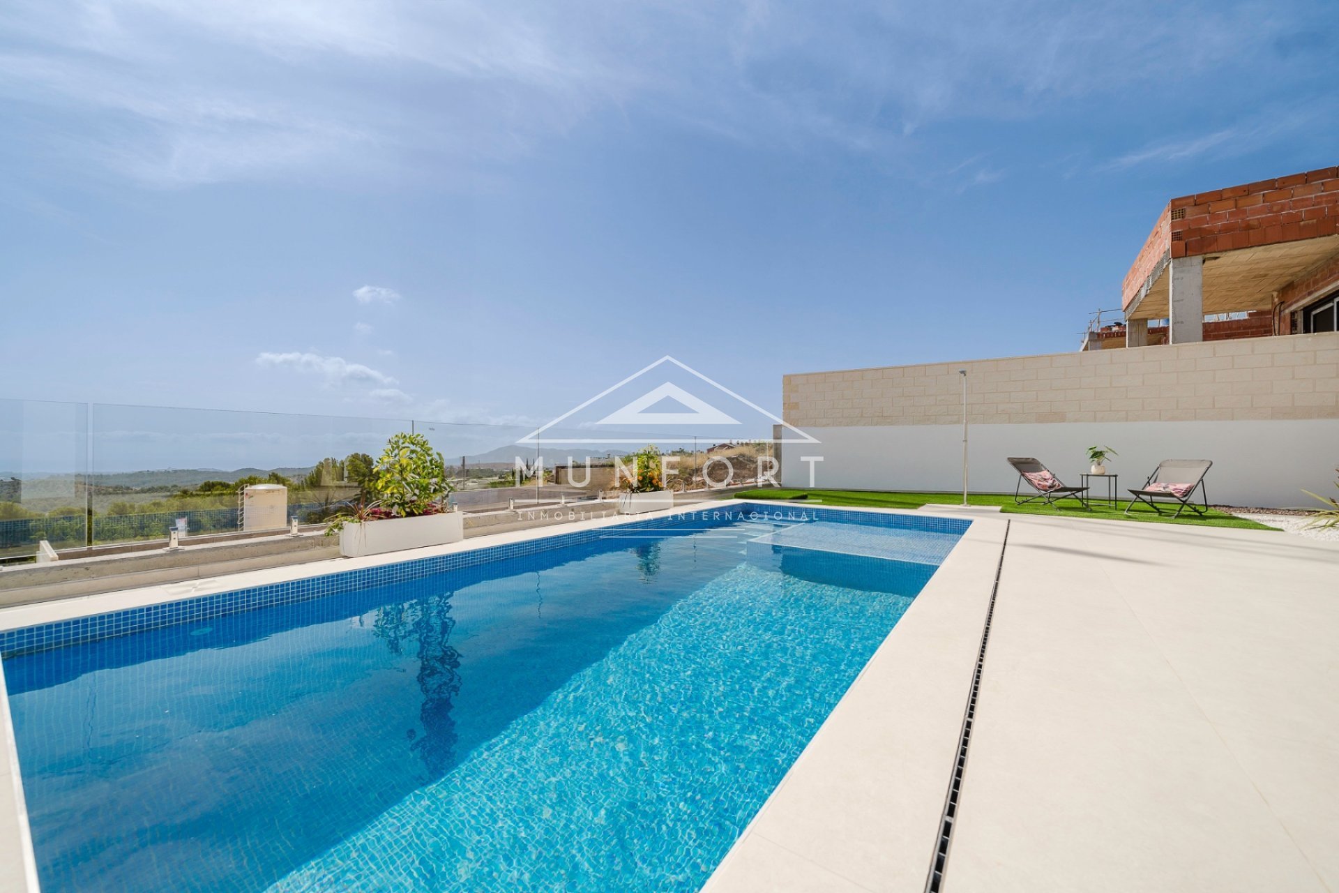 Herverkoop - Luxe villa's -
Polop de La Marina 