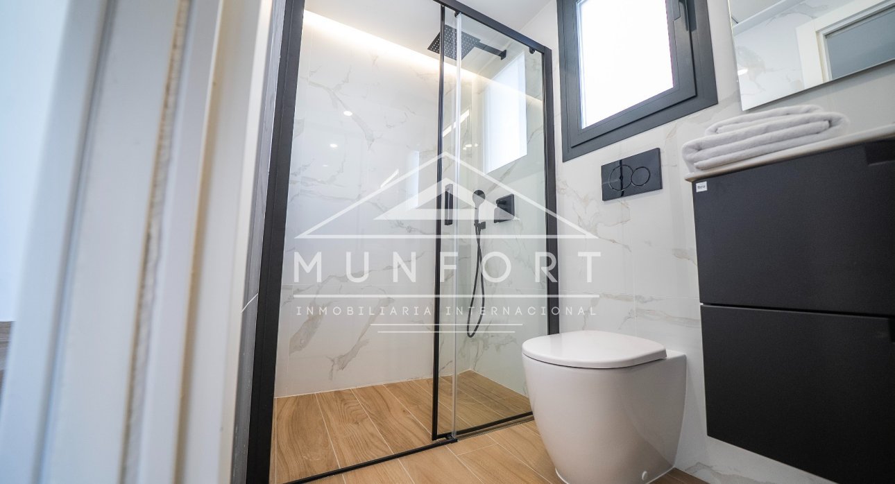 Herverkoop - Rijtjeshuizen -
Algorfa