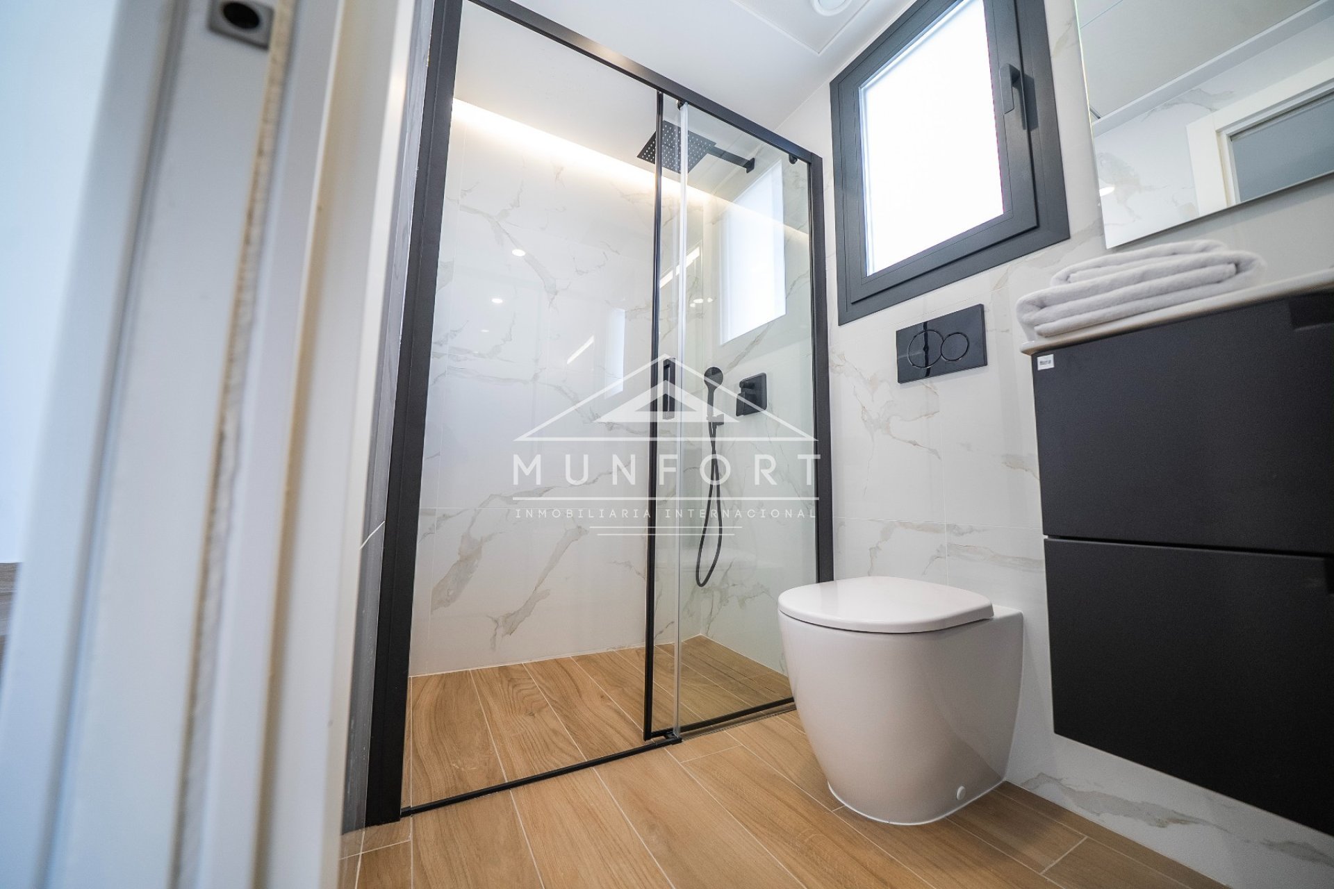 Herverkoop - Rijtjeshuizen -
Algorfa