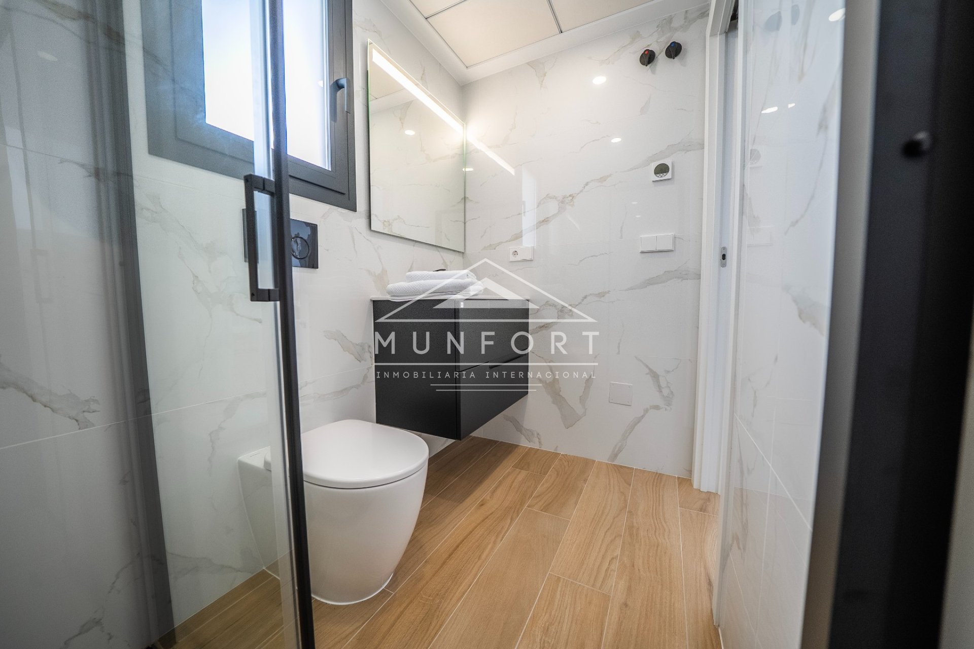 Herverkoop - Rijtjeshuizen -
Algorfa