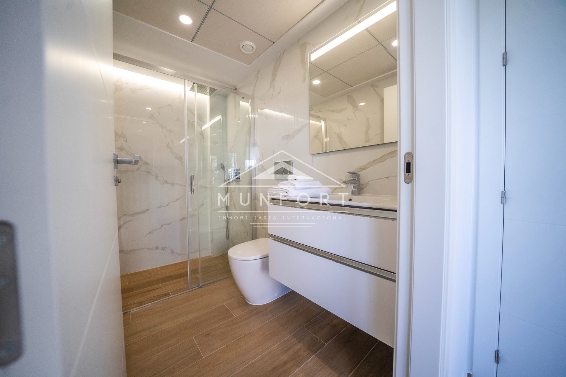 Herverkoop - Rijtjeshuizen -
Algorfa