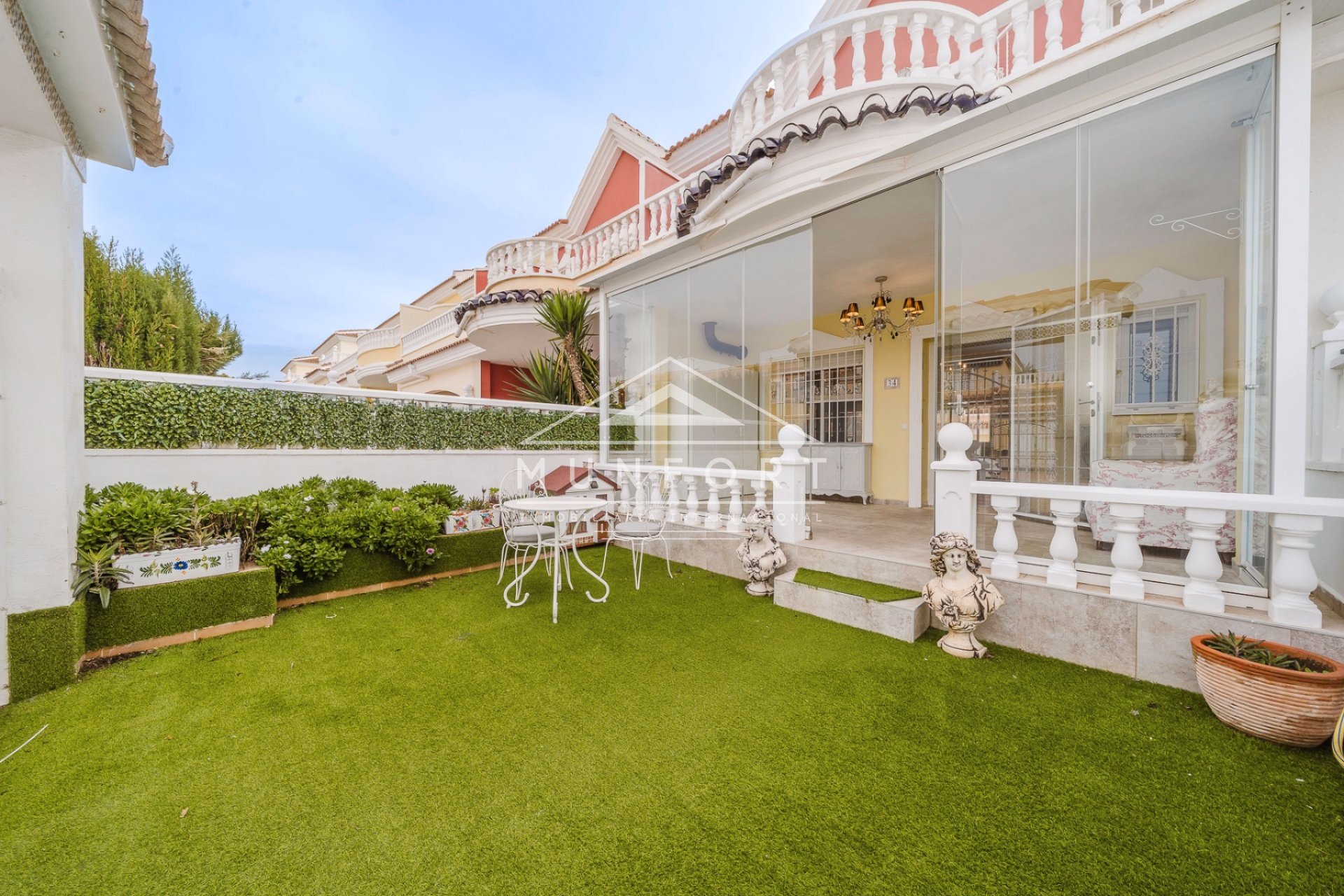 Herverkoop - Rijtjeshuizen -
Benijófar