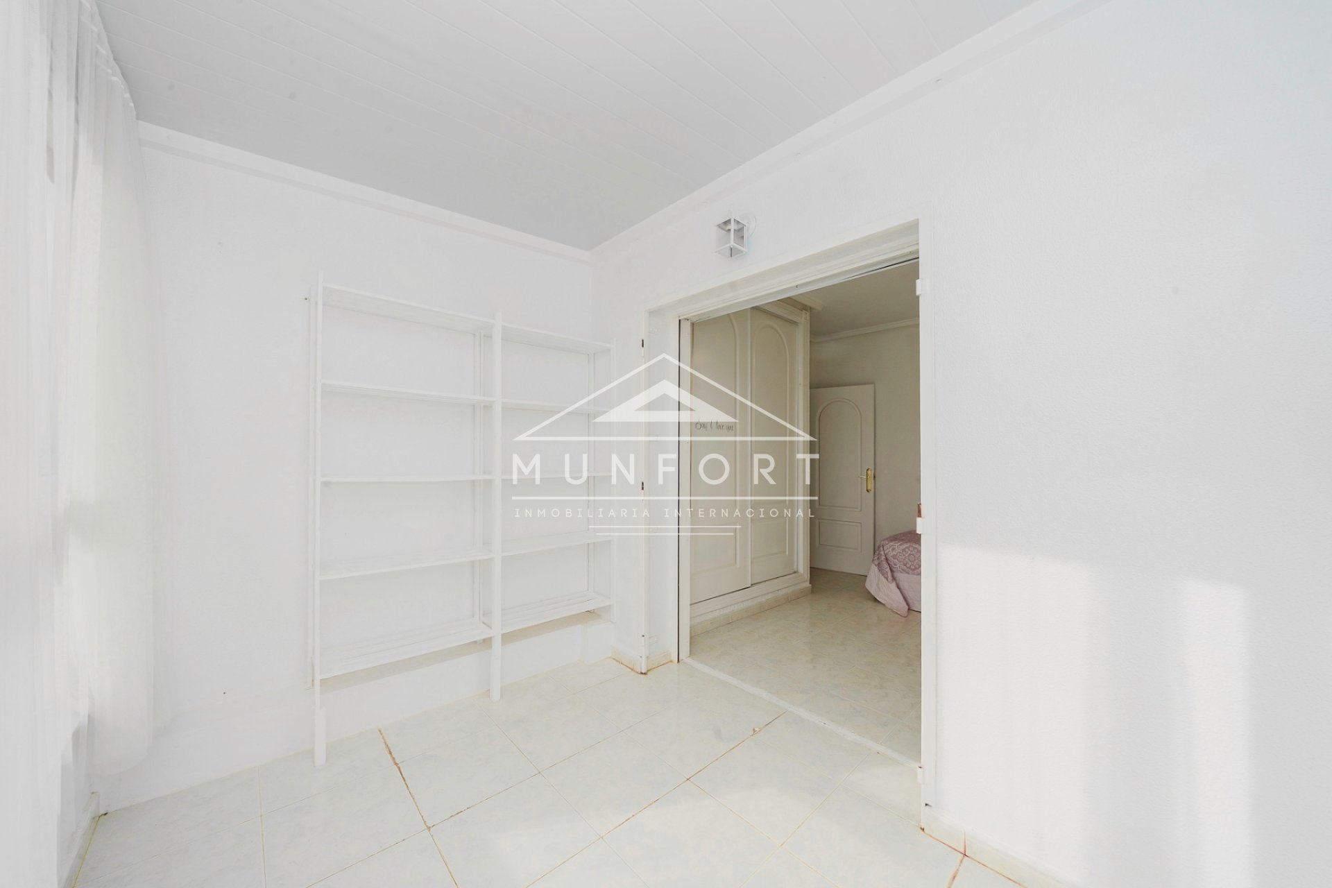 Herverkoop - Rijtjeshuizen -
Benijófar