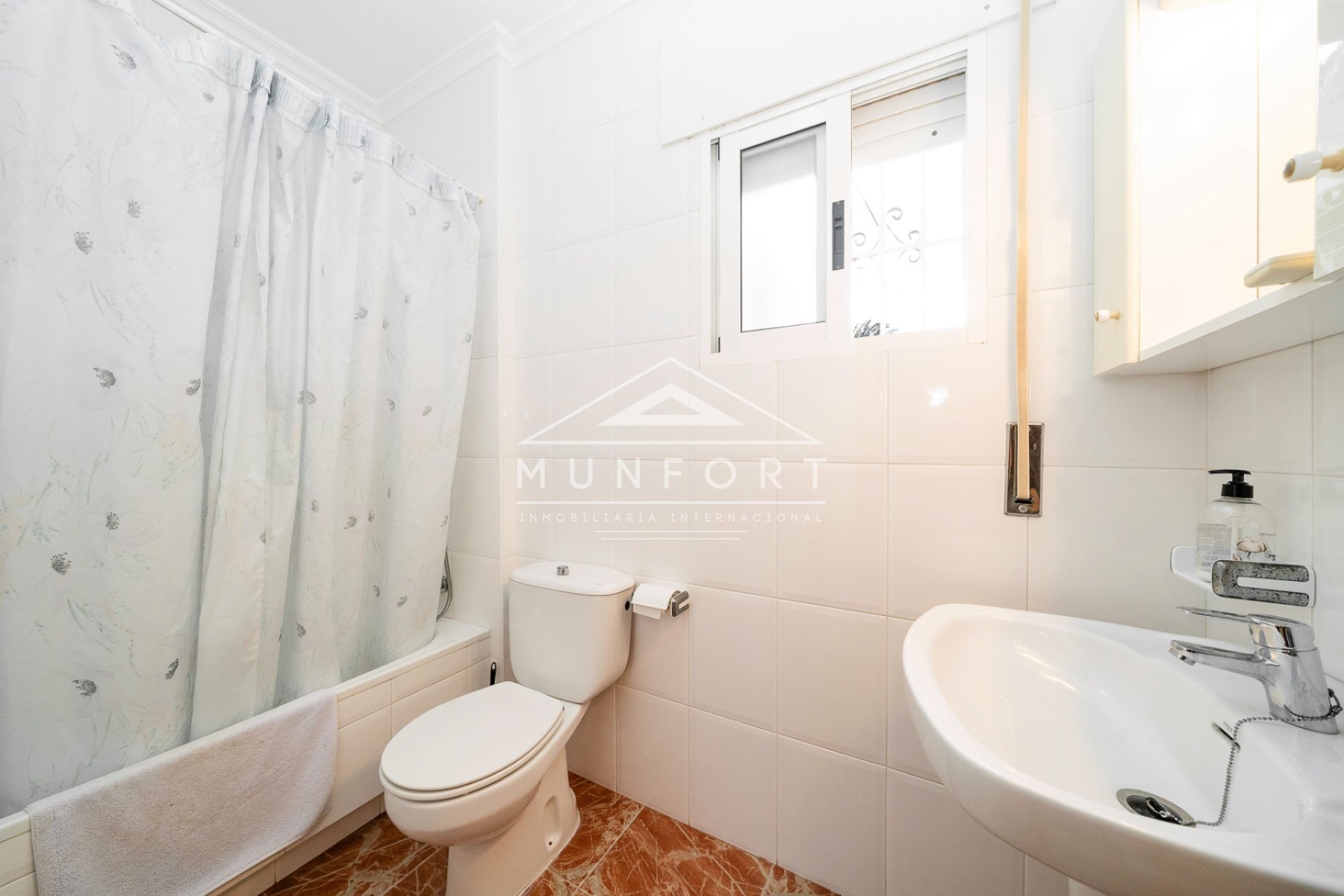 Herverkoop - Rijtjeshuizen -
Los Urrutias - El Carmol&iacute;