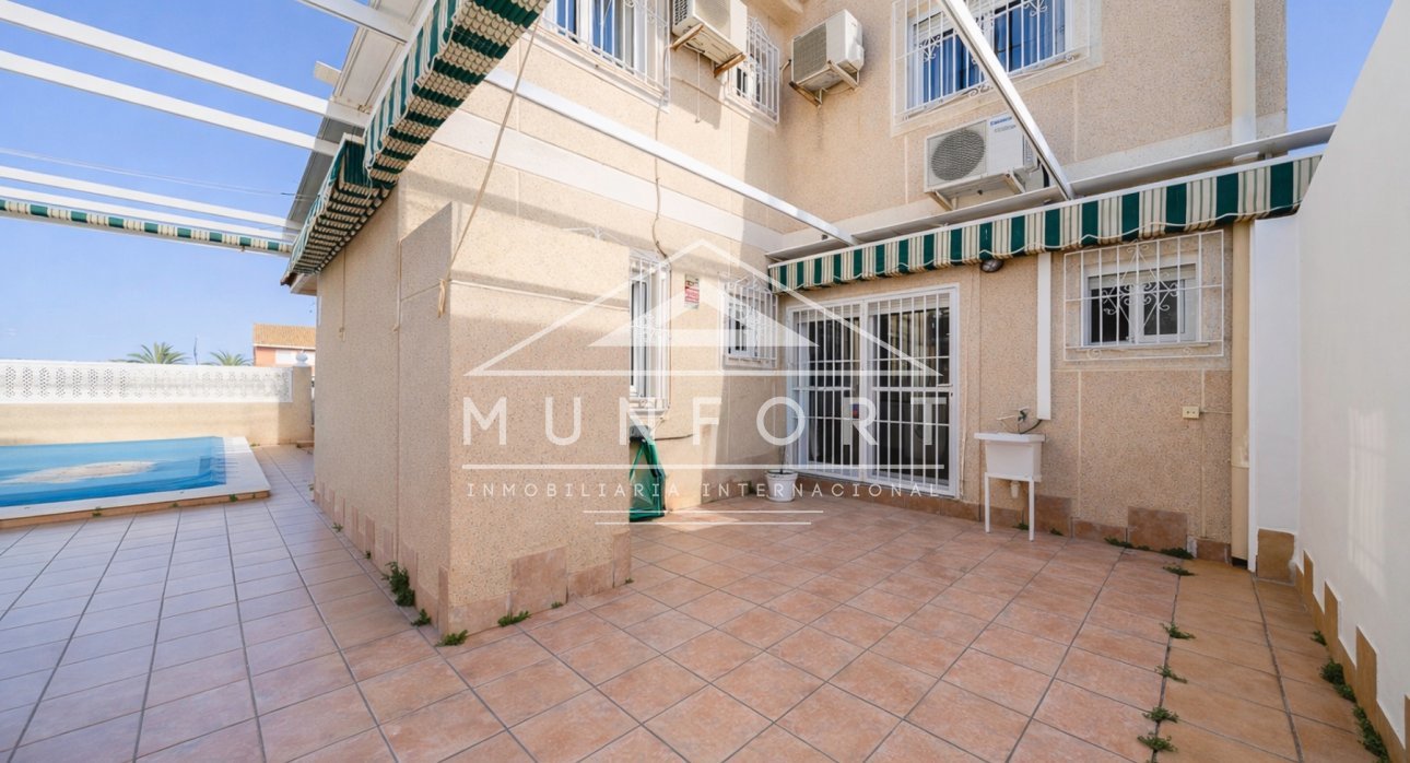 Herverkoop - Rijtjeshuizen -
Los Urrutias - El Carmol&iacute;