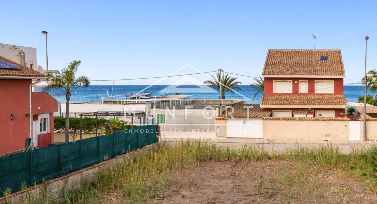 Herverkoop - Rijtjeshuizen -
Los Urrutias - El Carmol&iacute;