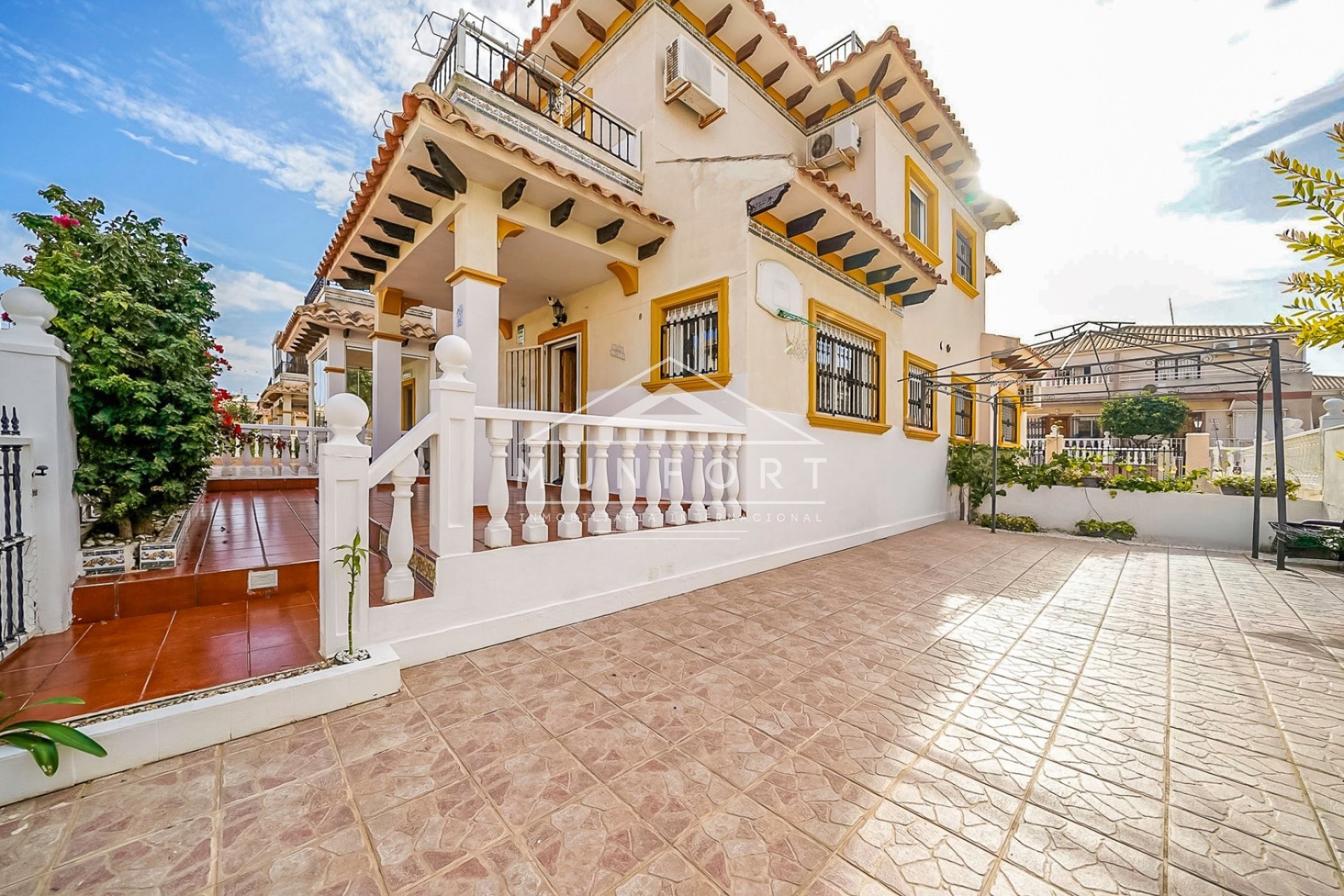 Herverkoop - Rijtjeshuizen -
Orihuela Costa - La Regia