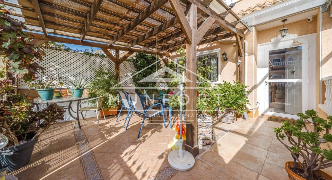 Herverkoop - Rijtjeshuizen -
Orihuela Costa - Villamartin