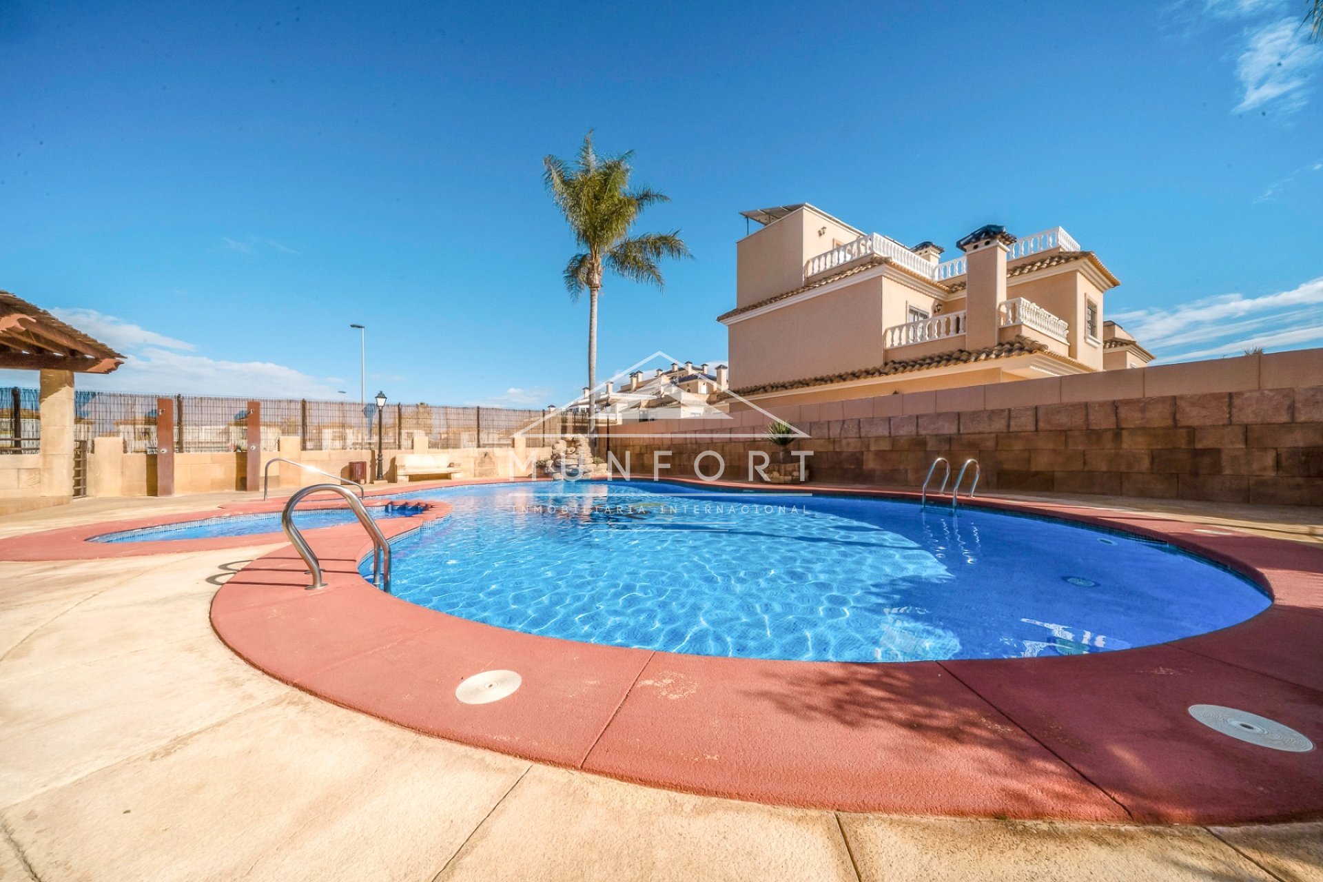 Herverkoop - Rijtjeshuizen -
Orihuela Costa - Villamartin