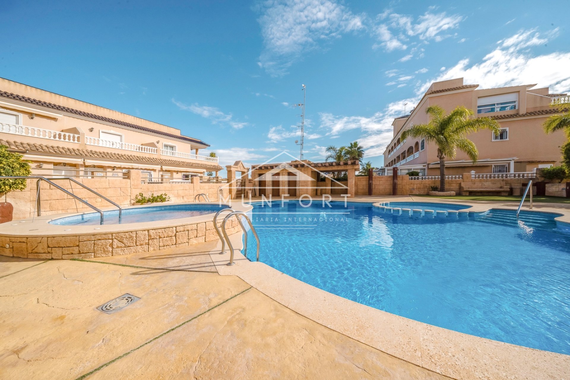 Herverkoop - Rijtjeshuizen -
Orihuela Costa - Villamartin