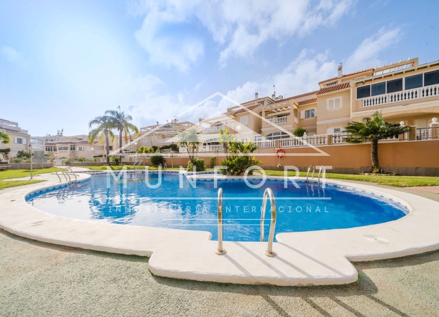 Herverkoop - Rijtjeshuizen -
Orihuela Costa - ZENIAMAR
