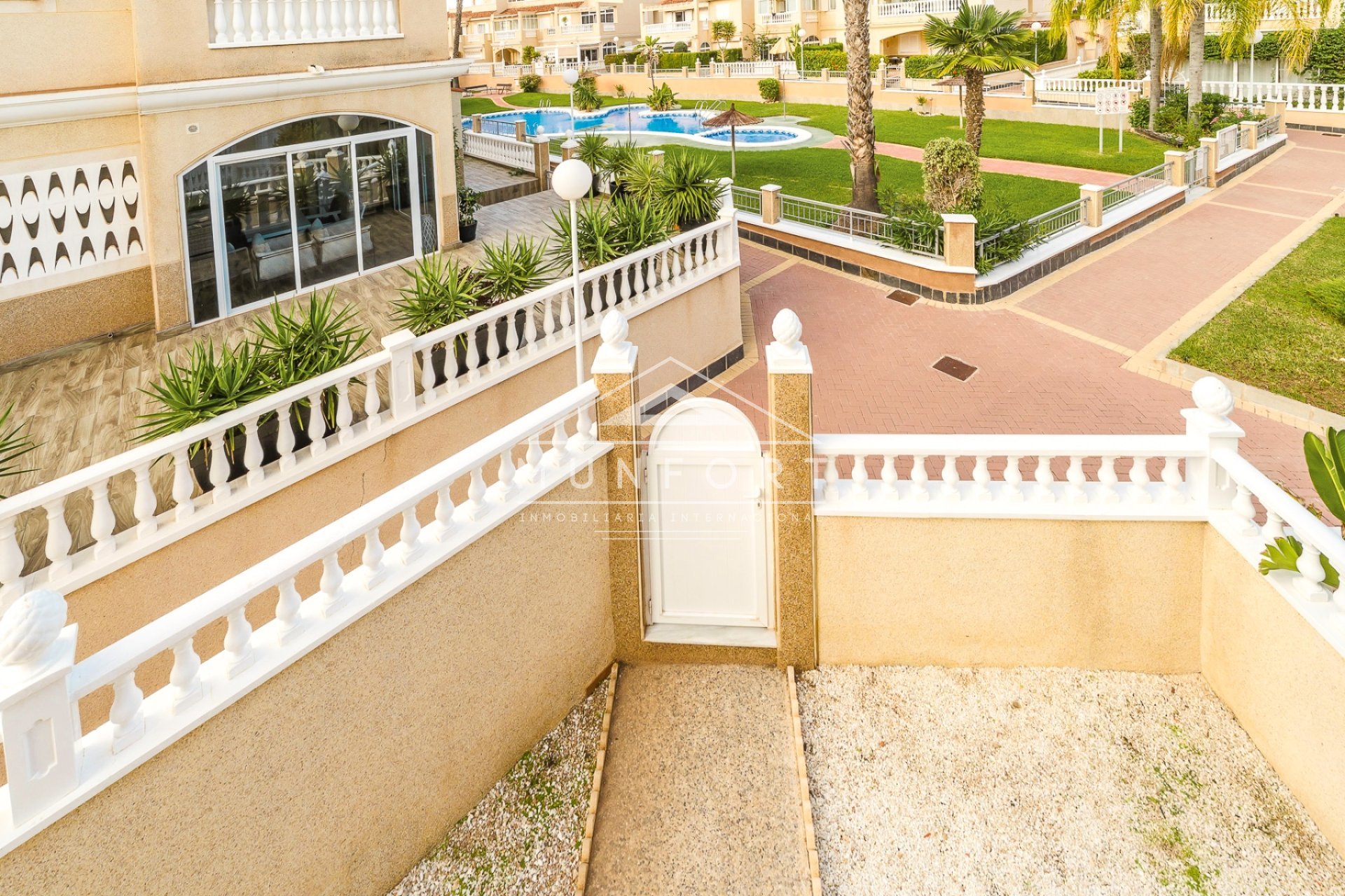 Herverkoop - Rijtjeshuizen -
Orihuela Costa - ZENIAMAR