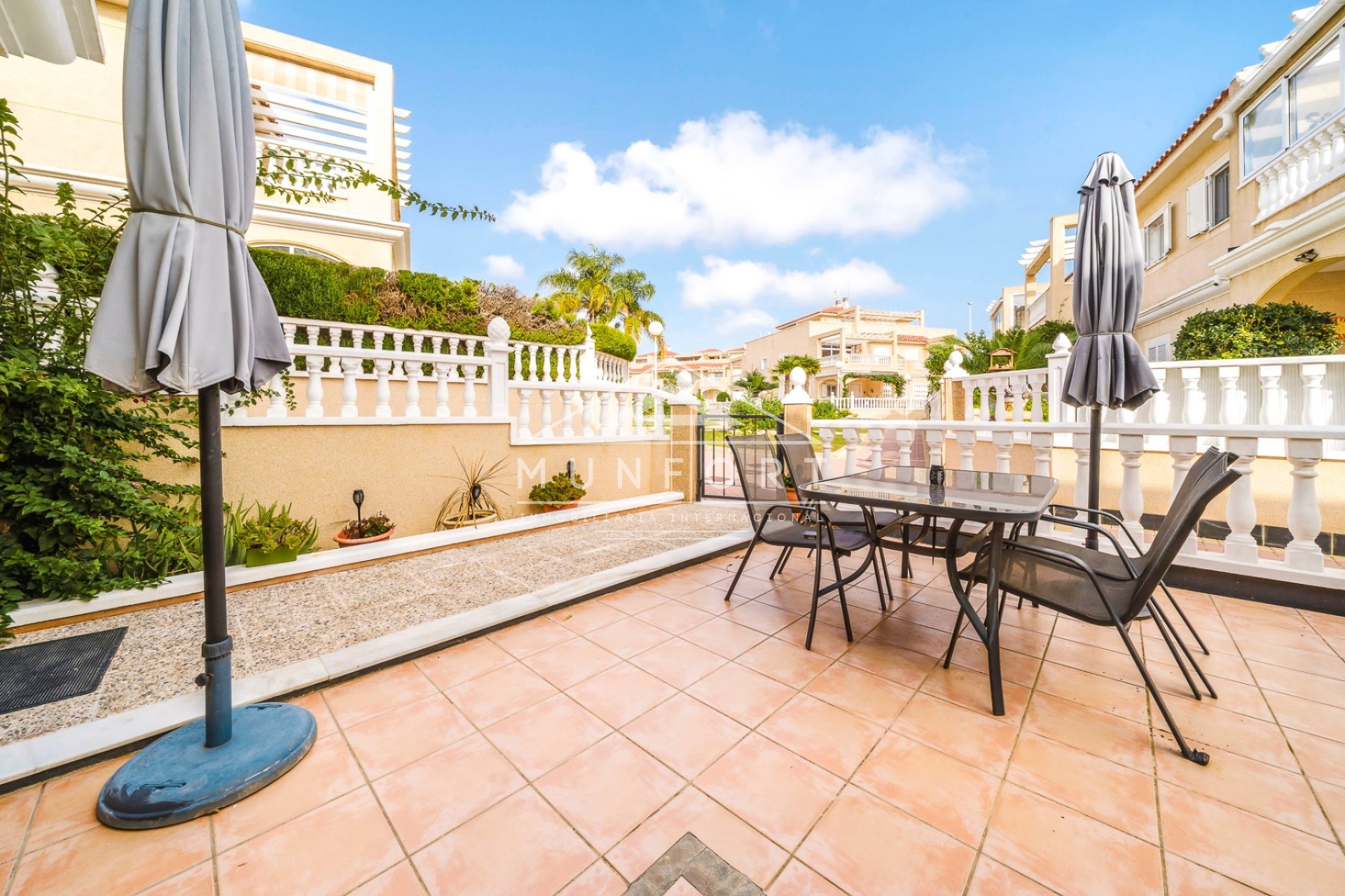 Herverkoop - Rijtjeshuizen -
Orihuela Costa - ZENIAMAR