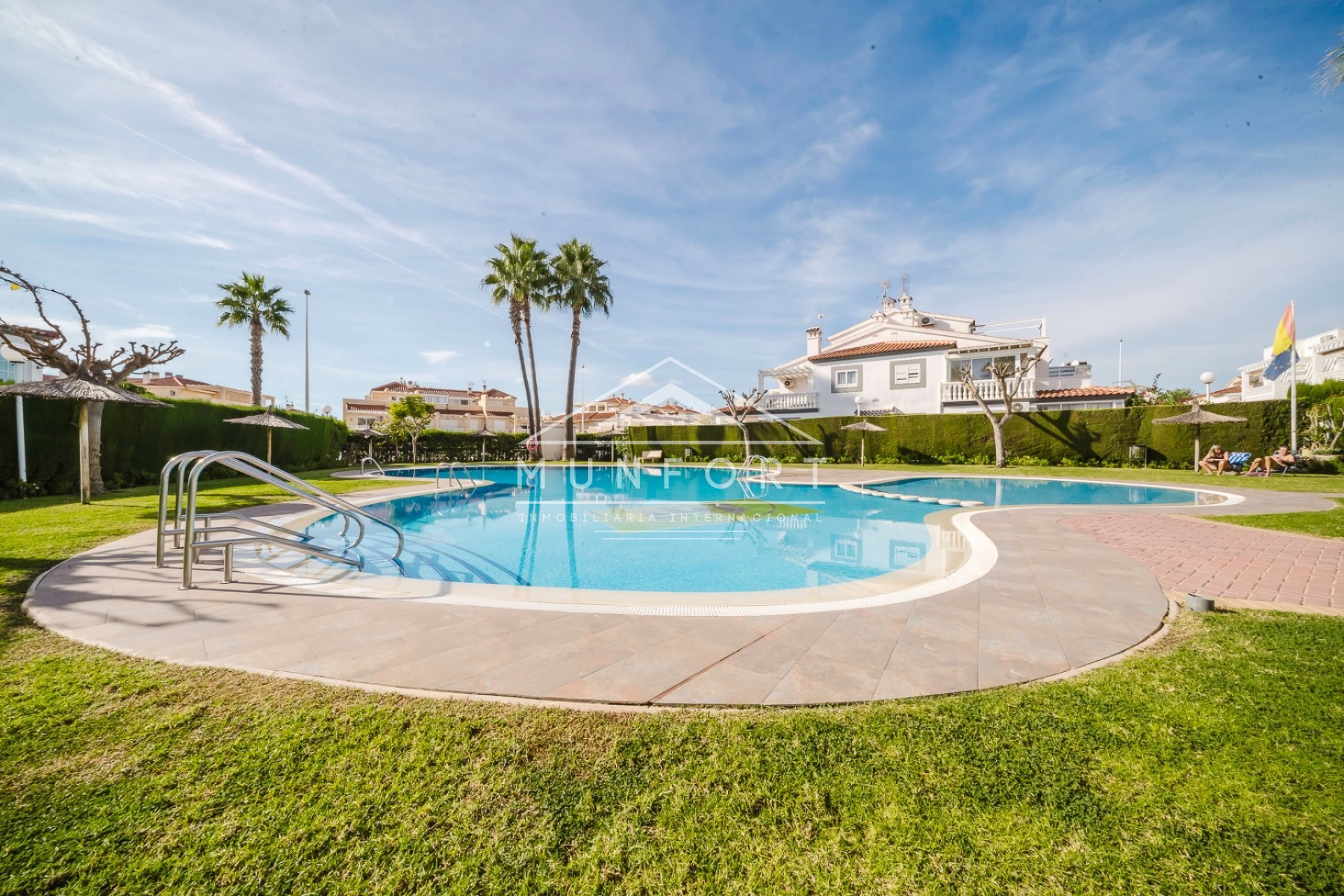 Herverkoop - Rijtjeshuizen -
Orihuela Costa - ZENIAMAR