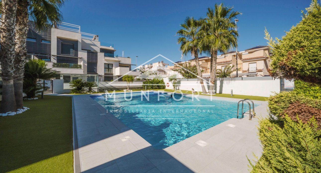 Herverkoop - Rijtjeshuizen -
Pilar de la Horadada - Torre de la Horadada