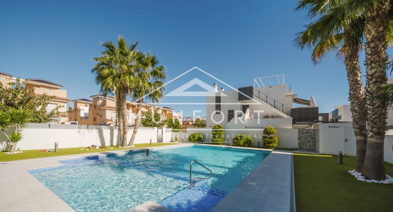 Herverkoop - Rijtjeshuizen -
Pilar de la Horadada - Torre de la Horadada