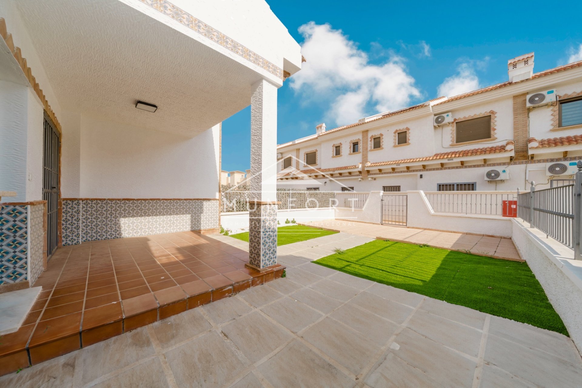 Herverkoop - Rijtjeshuizen -
San Miguel de Salinas