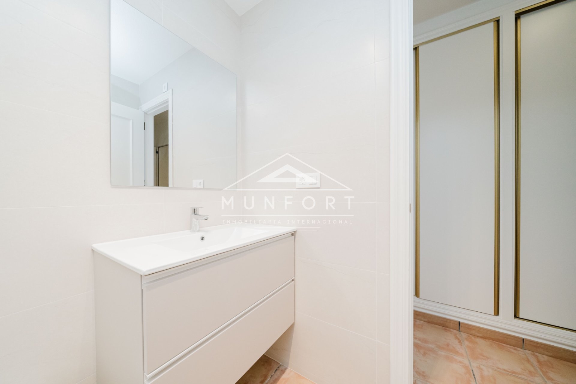 Herverkoop - Rijtjeshuizen -
San Pedro del Pinatar - El Moj&oacute;n