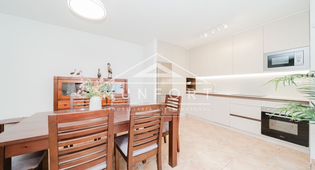 Herverkoop - Rijtjeshuizen -
San Pedro del Pinatar - El Moj&oacute;n