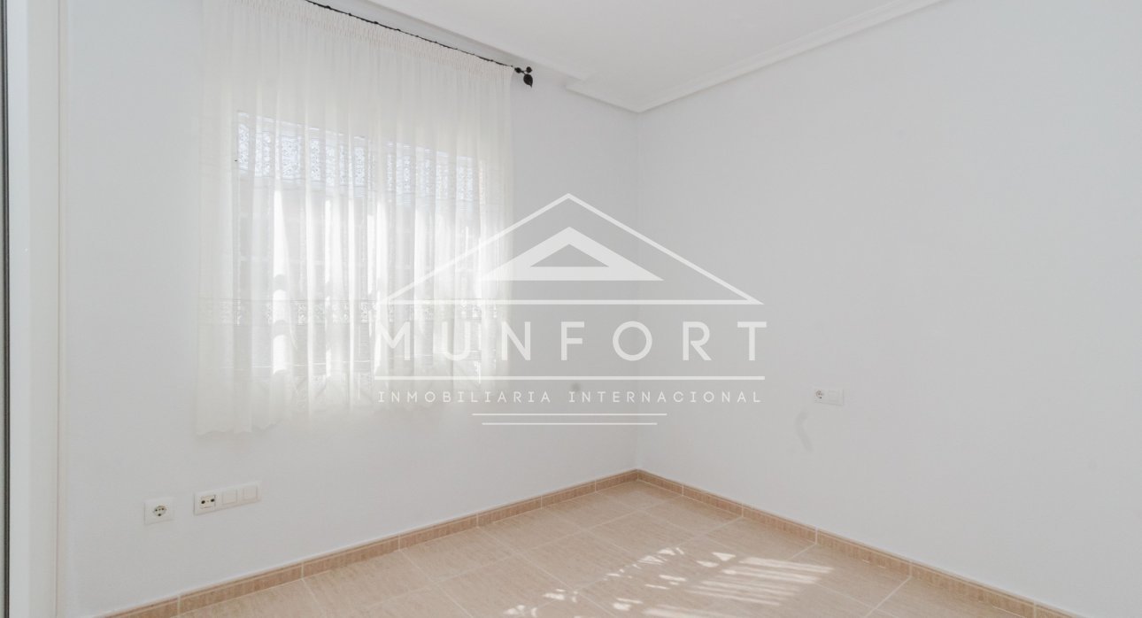 Herverkoop - Rijtjeshuizen -
San Pedro del Pinatar - Lo Pag&aacute;n