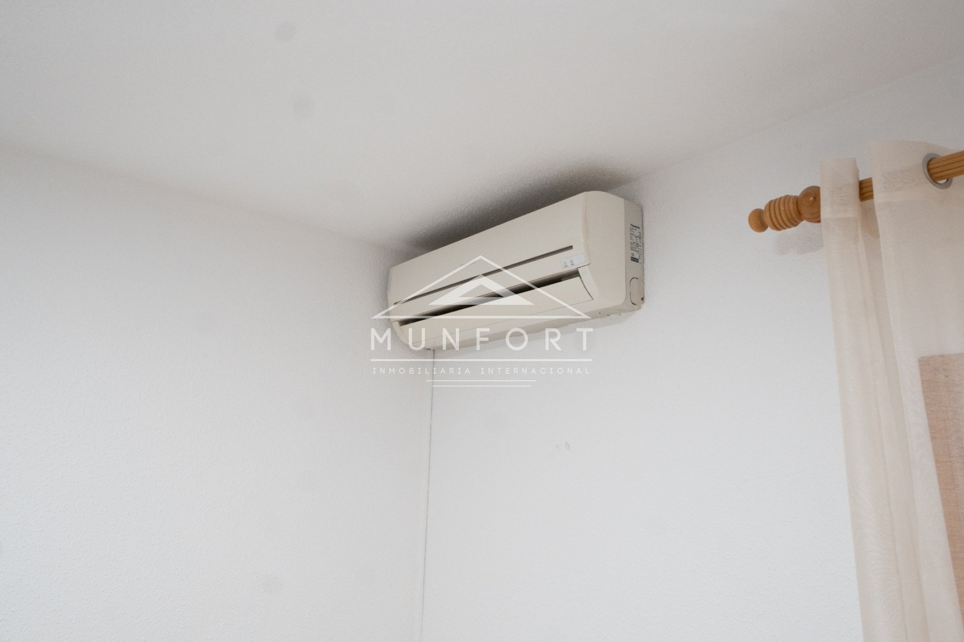 Herverkoop - Rijtjeshuizen -
San Pedro del Pinatar - Lo Pag&aacute;n