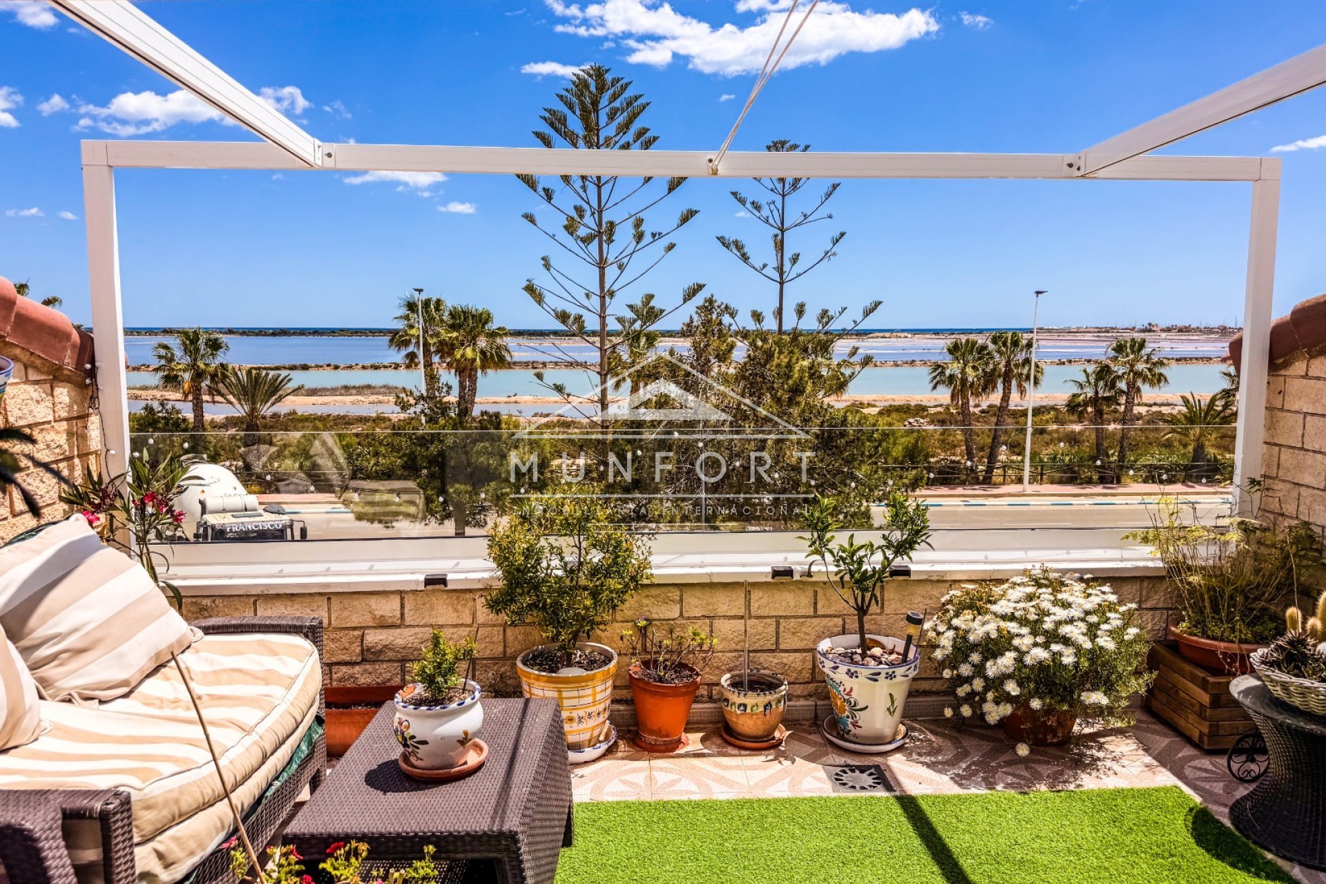 Herverkoop - Rijtjeshuizen -
San Pedro del Pinatar - Lo Pag&aacute;n