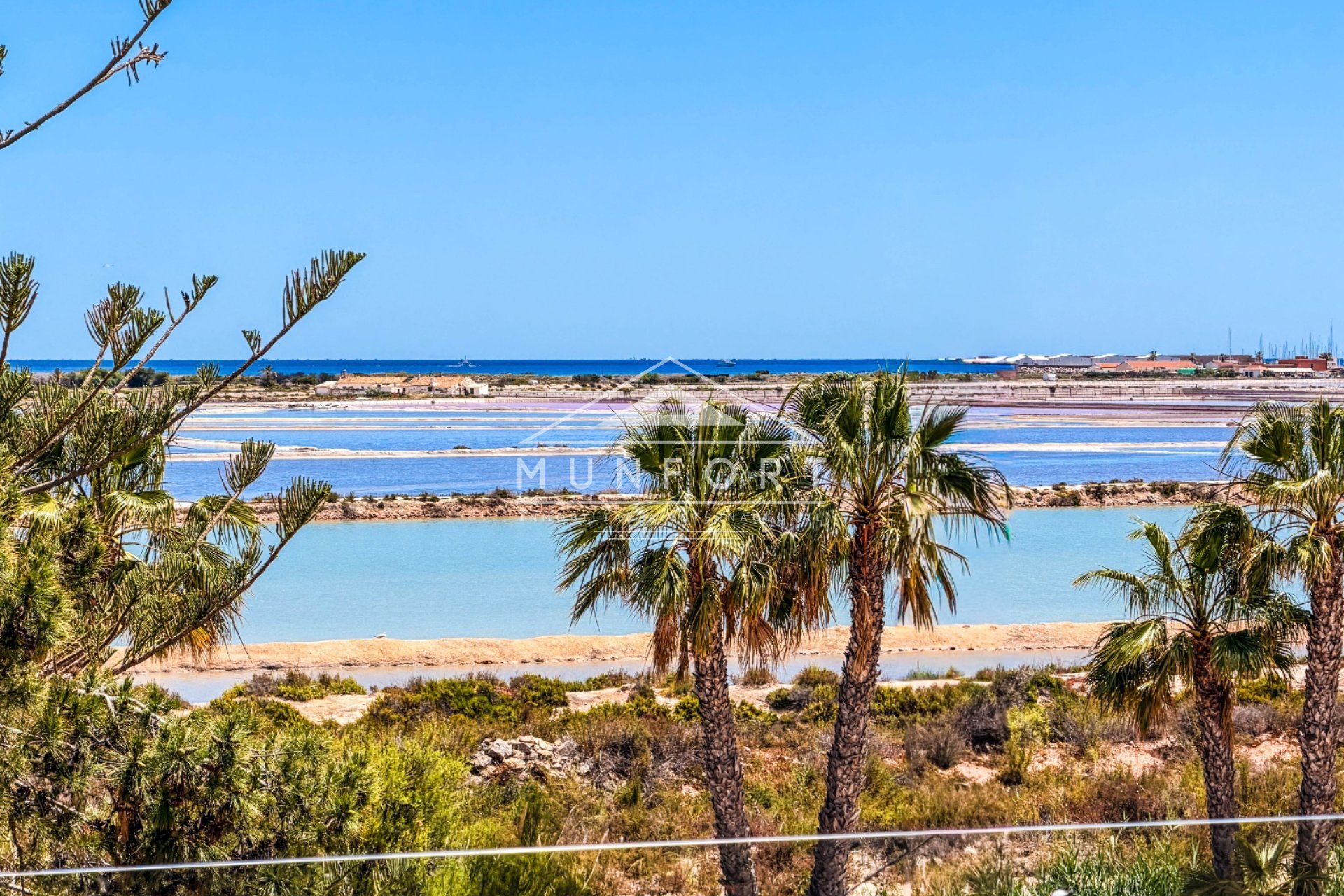 Herverkoop - Rijtjeshuizen -
San Pedro del Pinatar - Lo Pag&aacute;n