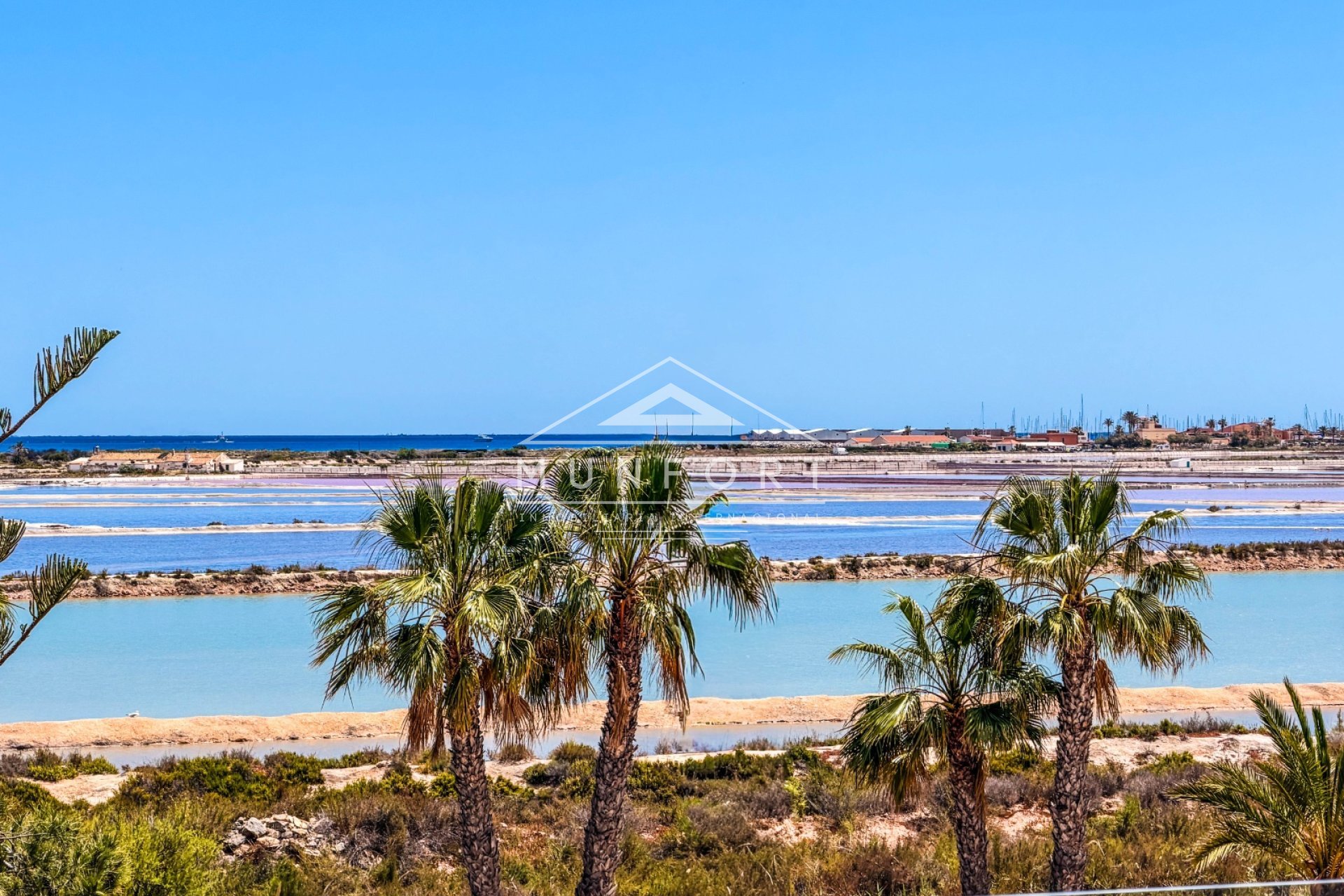 Herverkoop - Rijtjeshuizen -
San Pedro del Pinatar - Lo Pag&aacute;n