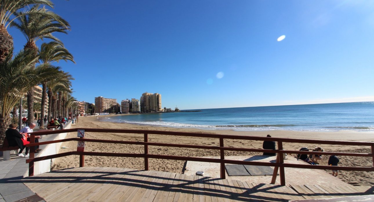 Herverkoop - Rijtjeshuizen -
Torrevieja - Playa de los Locos - Torrevieja