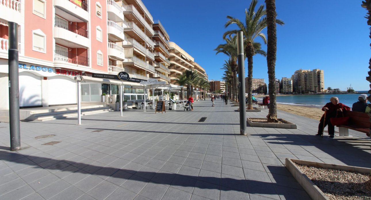 Herverkoop - Rijtjeshuizen -
Torrevieja - Playa de los Locos - Torrevieja