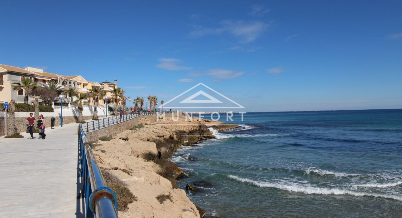 Herverkoop - Rijtjeshuizen -
Torrevieja - Playa de los Locos - Torrevieja