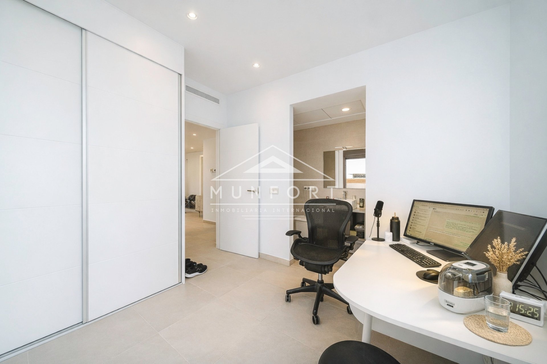 Herverkoop - Villa's -
Benijófar