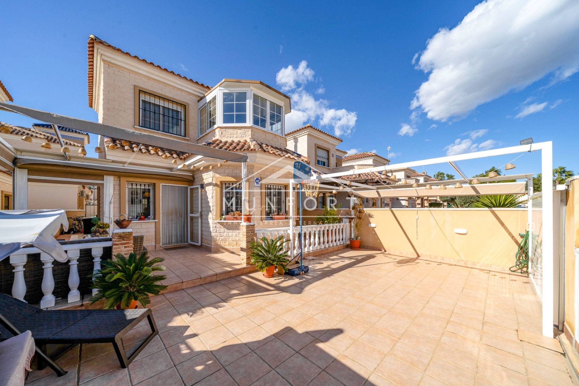 Herverkoop - Villa's -
Guardamar del Segura - El Raso - Guardamar del Segura