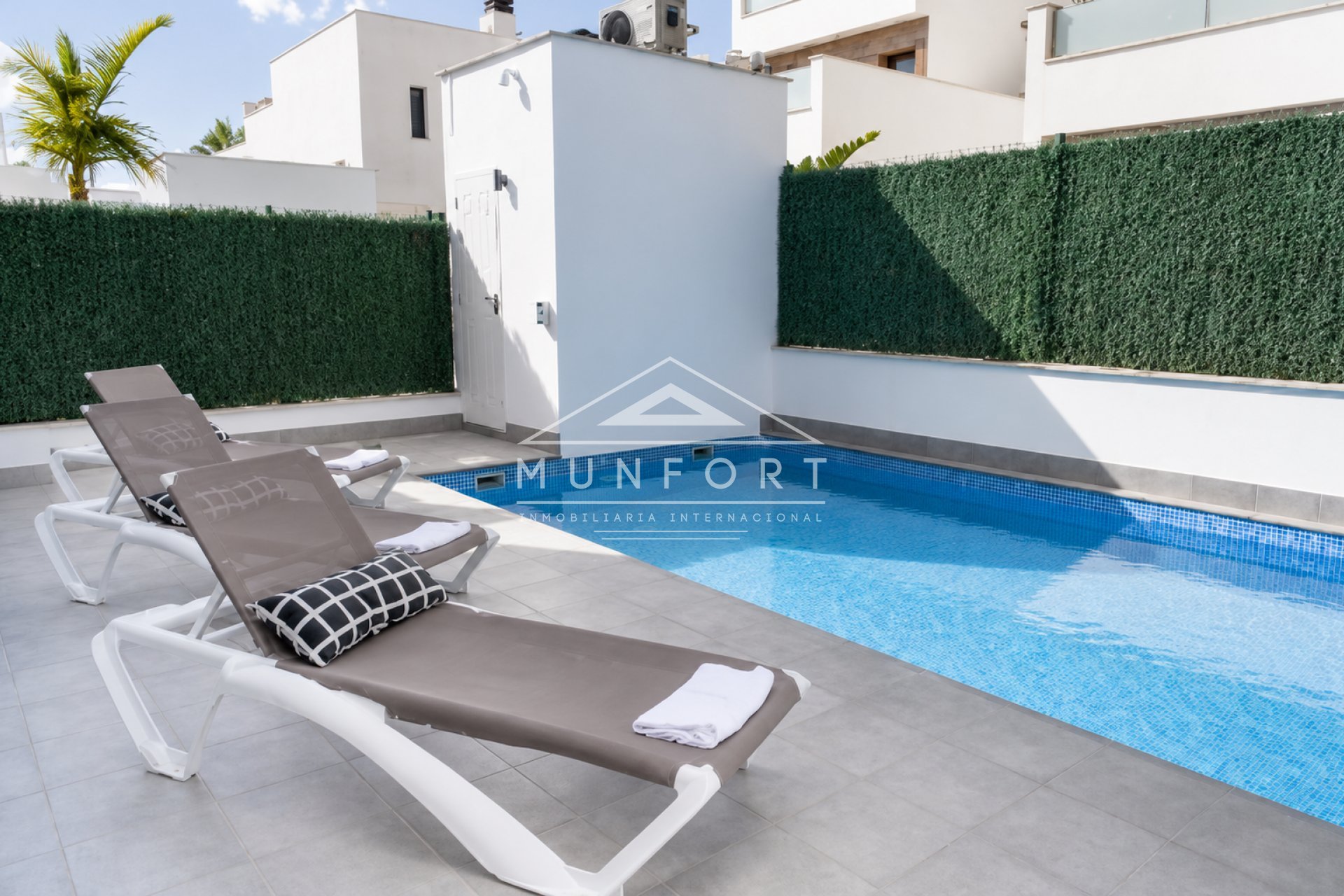 Långtidsuthyrning - Lyxvillor -
San Pedro del Pinatar - Lo Pag&aacute;n