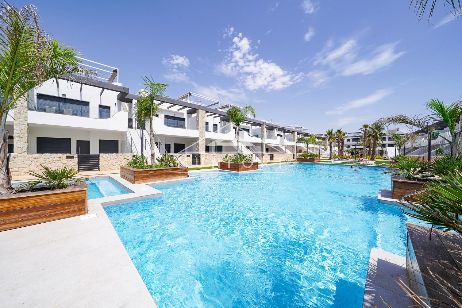 Neue Gebäude - Bungalows -
Pilar de la Horadada