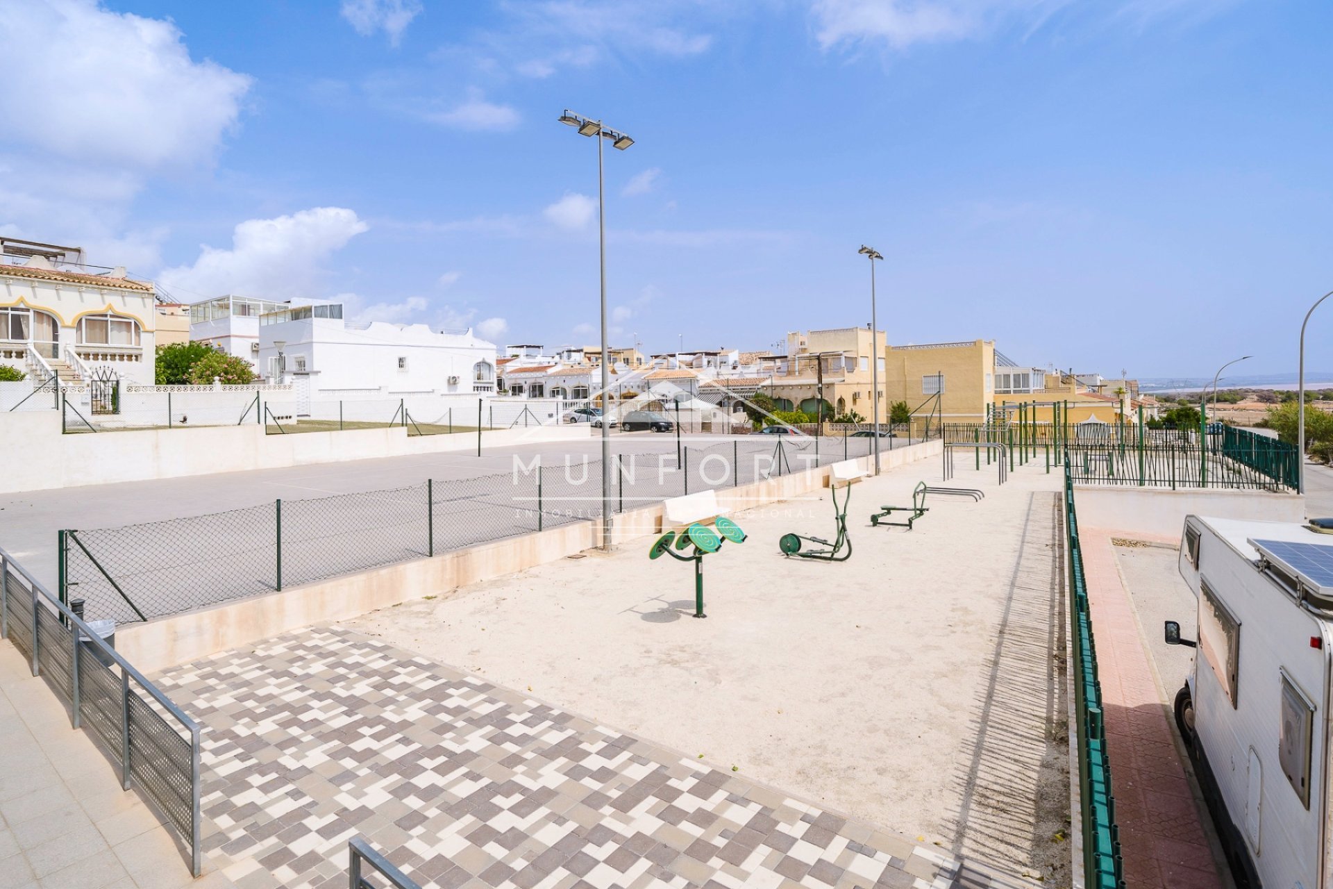 Neue Gebäude - Bungalows -
San Miguel de Salinas