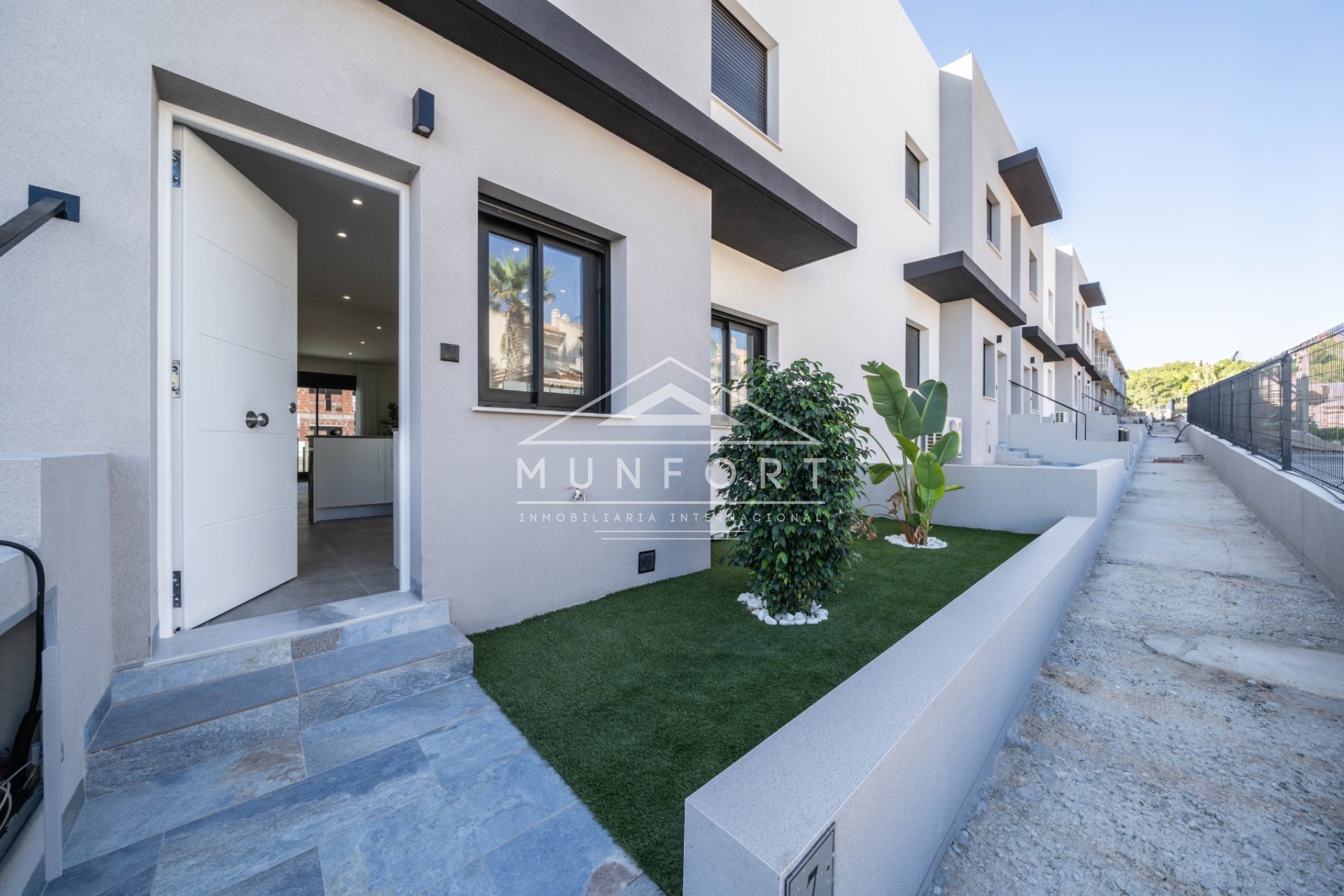 Neue Gebäude - Bungalows -
San Miguel de Salinas