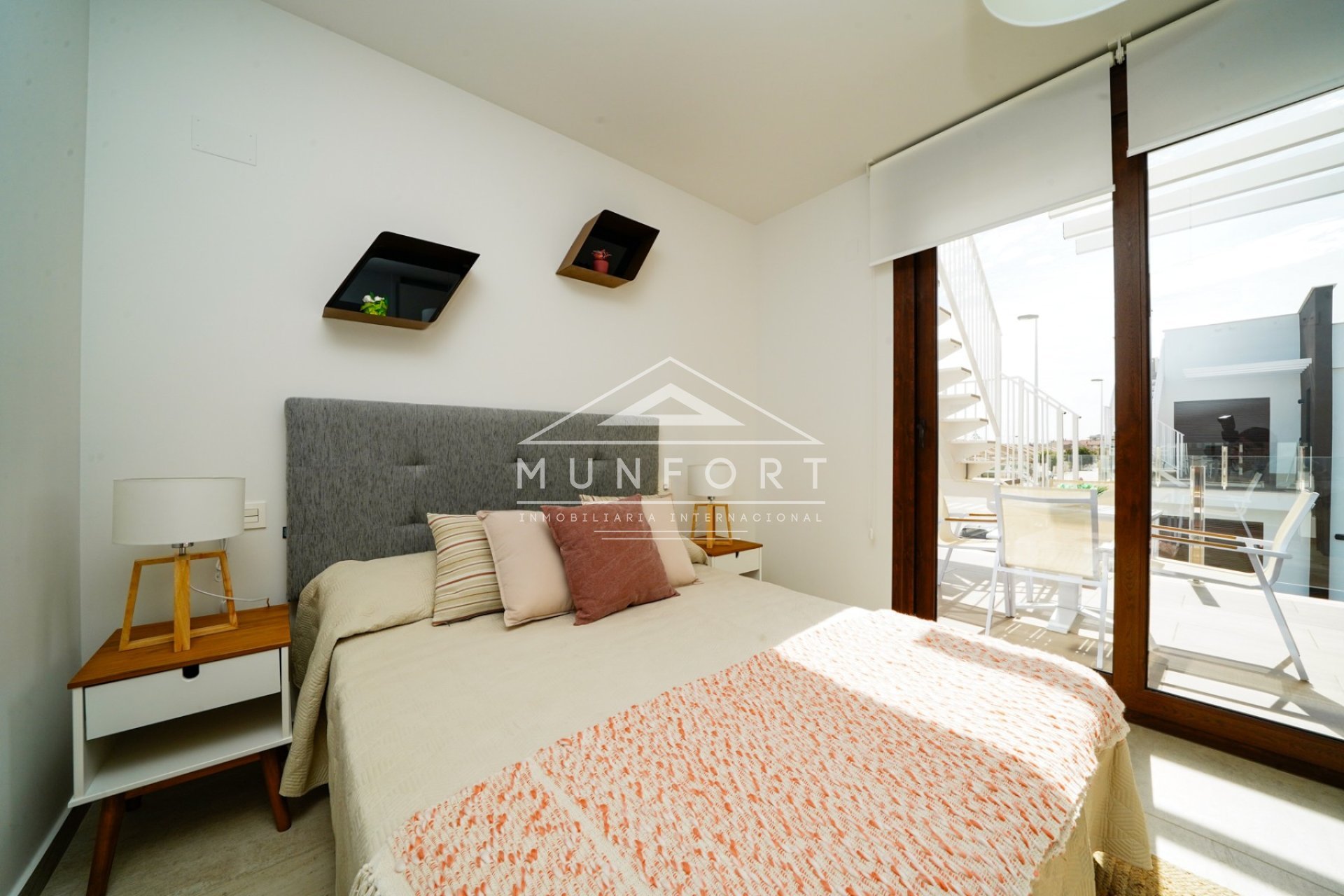 Neue Gebäude - Bungalows -
San Pedro del Pinatar