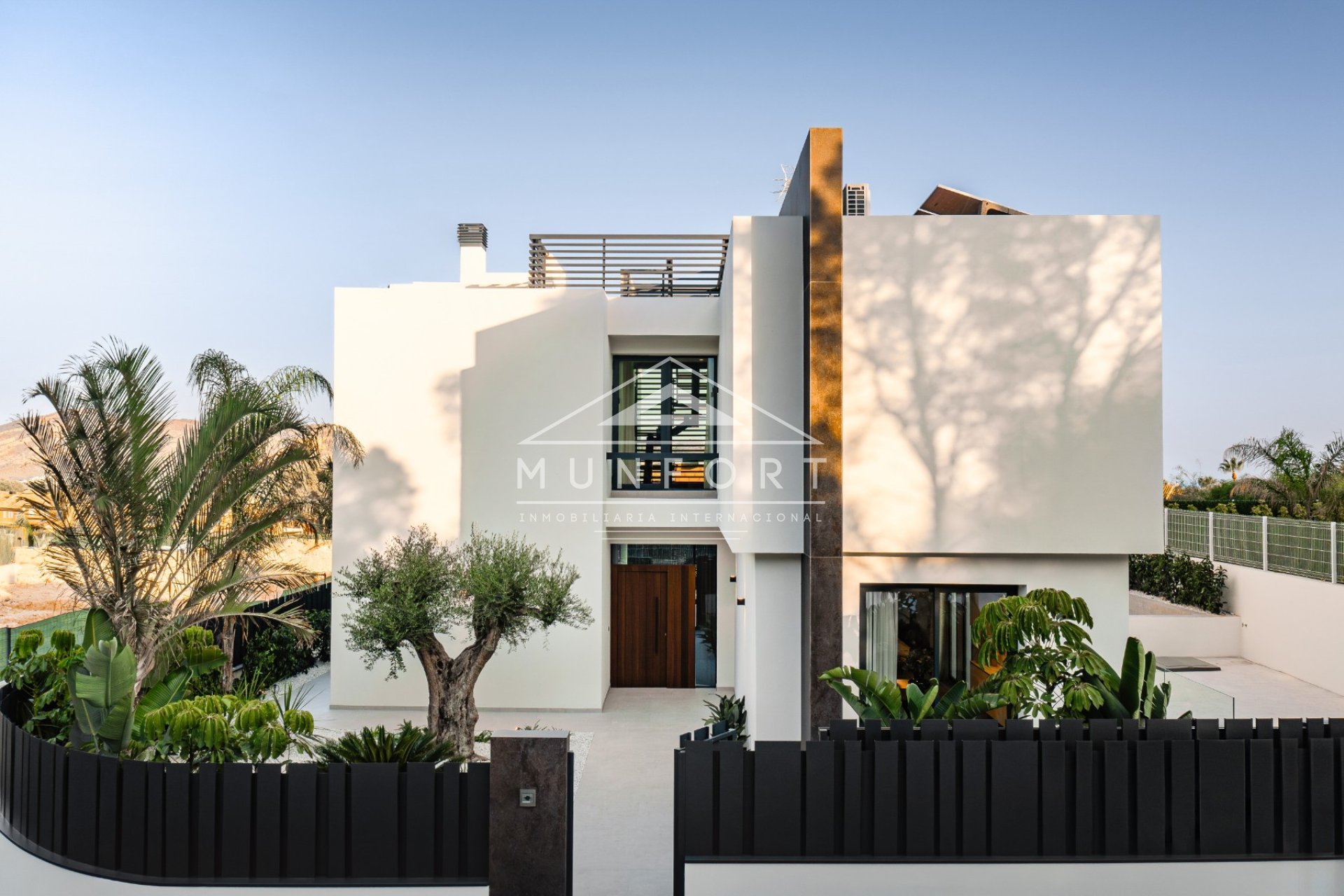 Neue Gebäude - Luxusvillen -
Benidorm