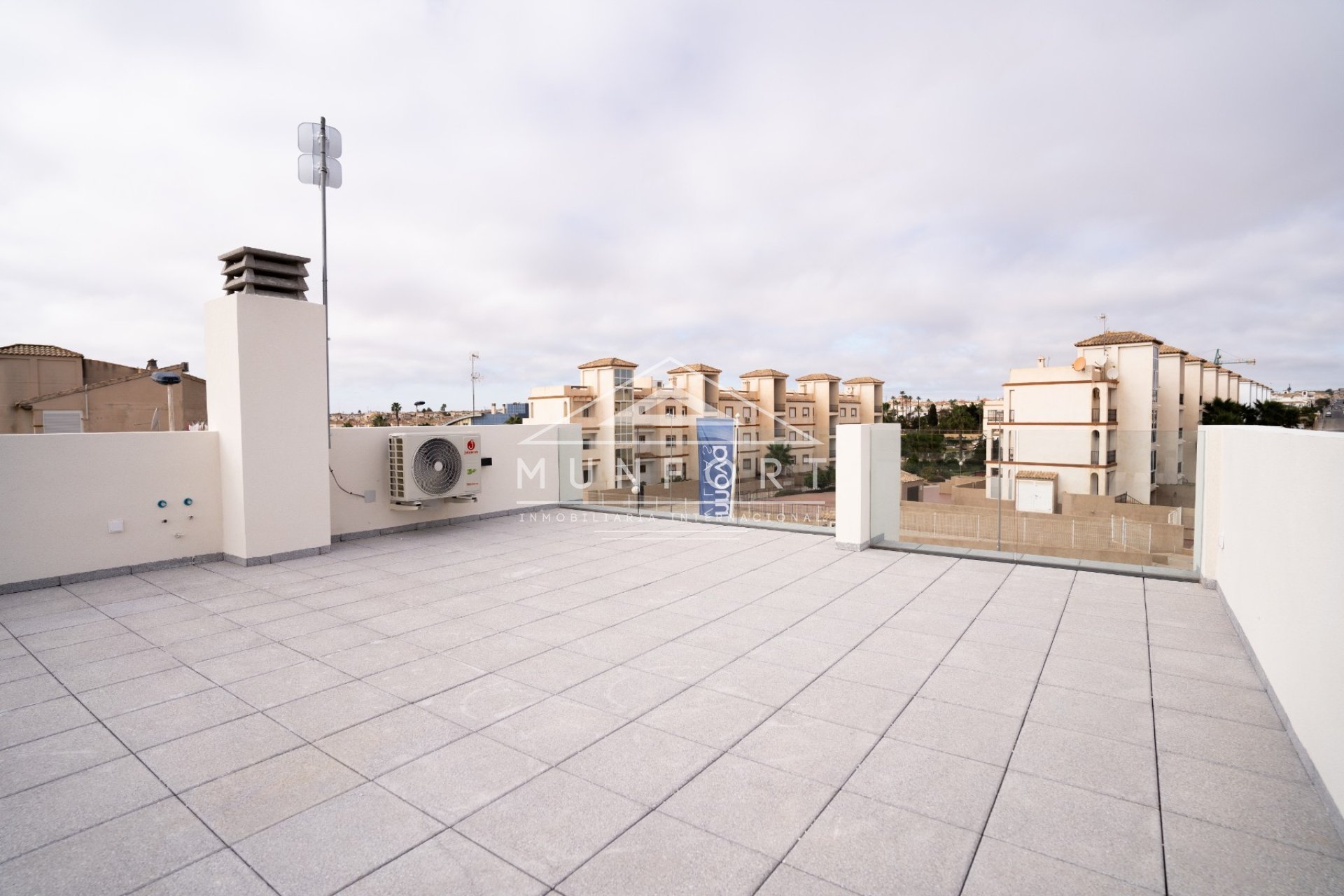 Neue Gebäude - Reihenhäuser -
Orihuela