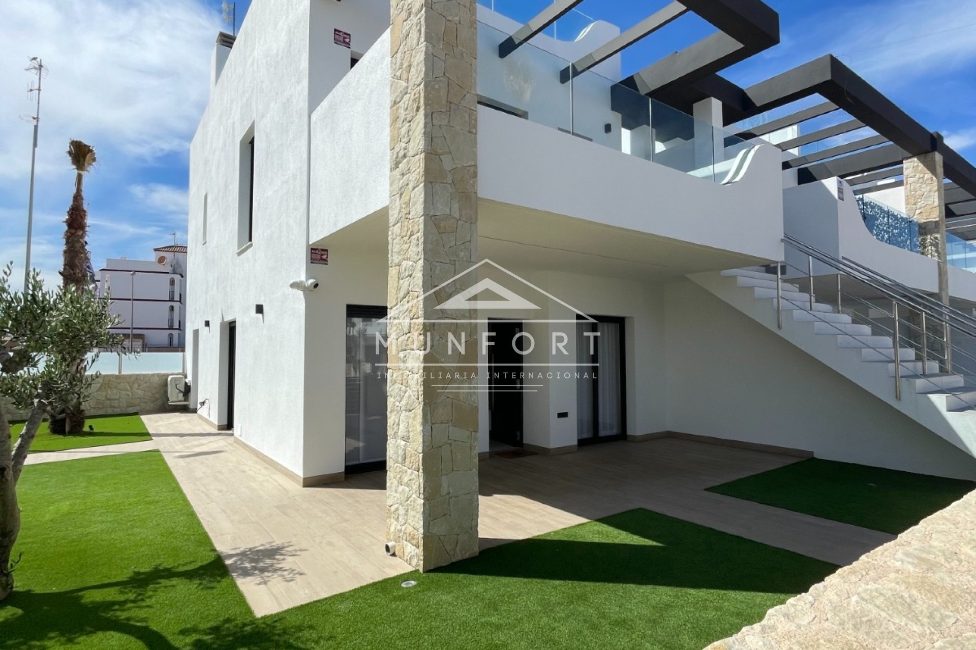 Neue Gebäude - Reihenhäuser -
Orihuela