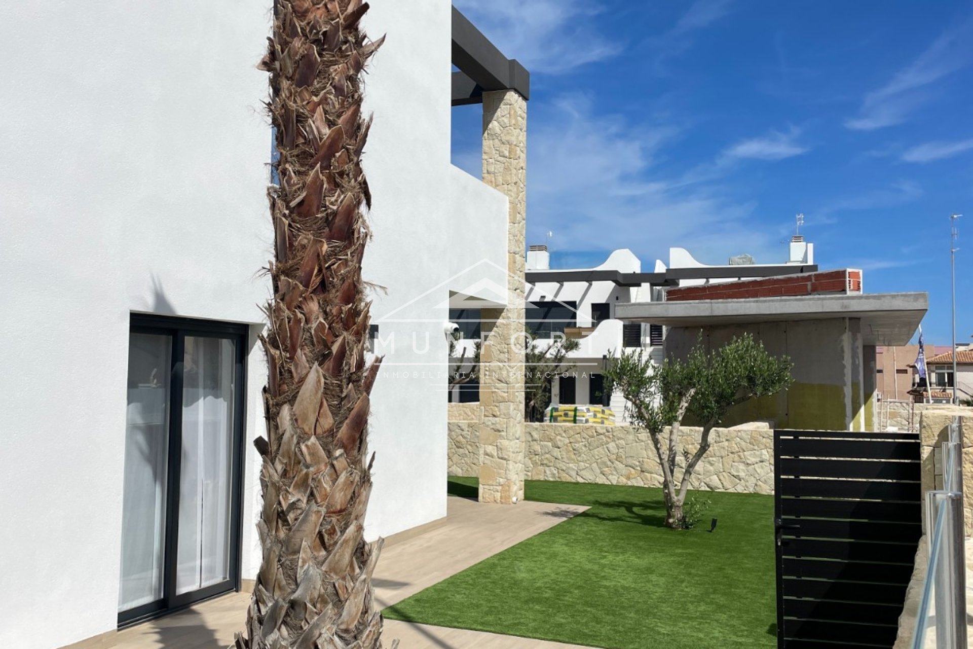 Neue Gebäude - Reihenhäuser -
Orihuela