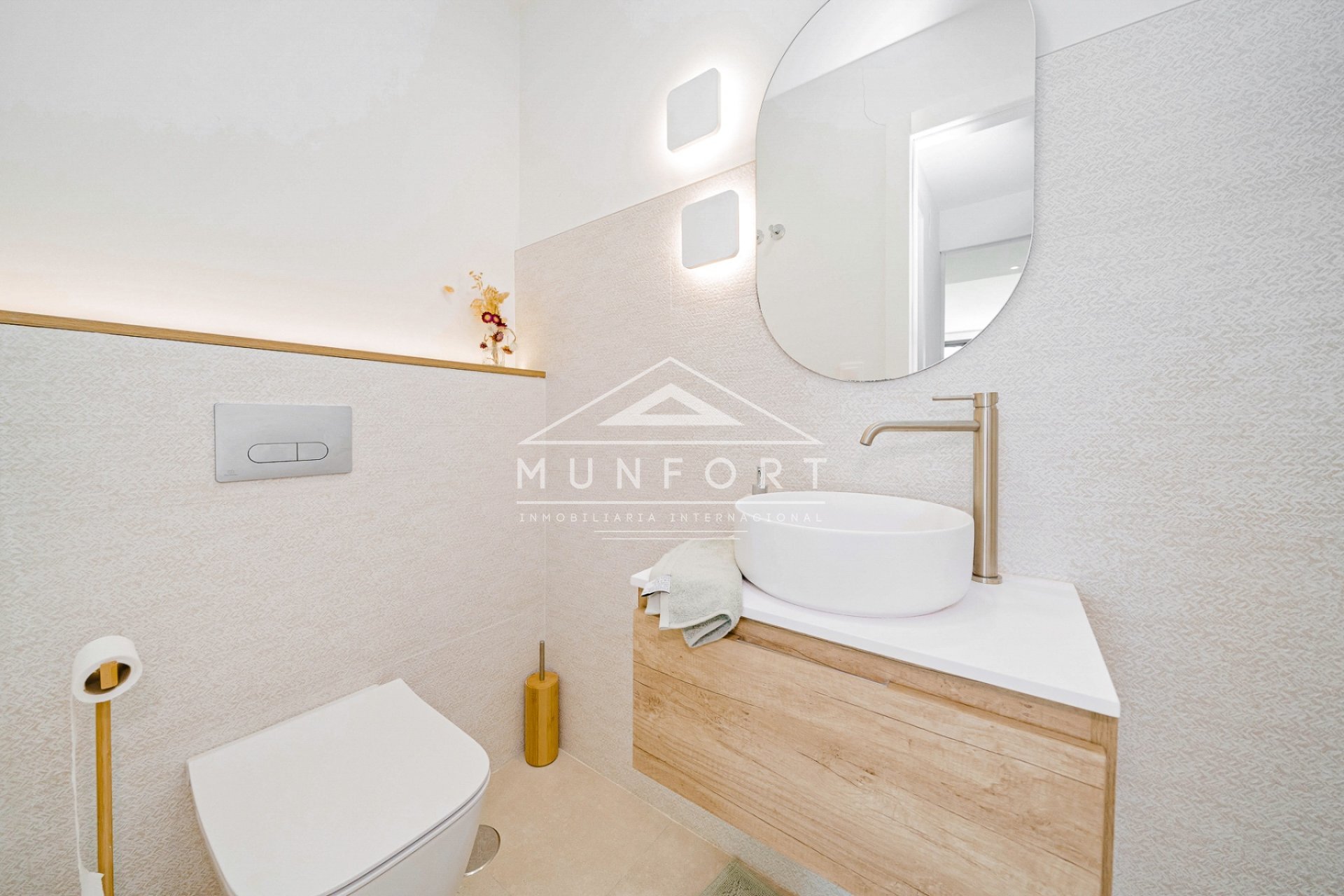 Neue Gebäude - Villen -
Baños y mendigo - Baños y Mendigo