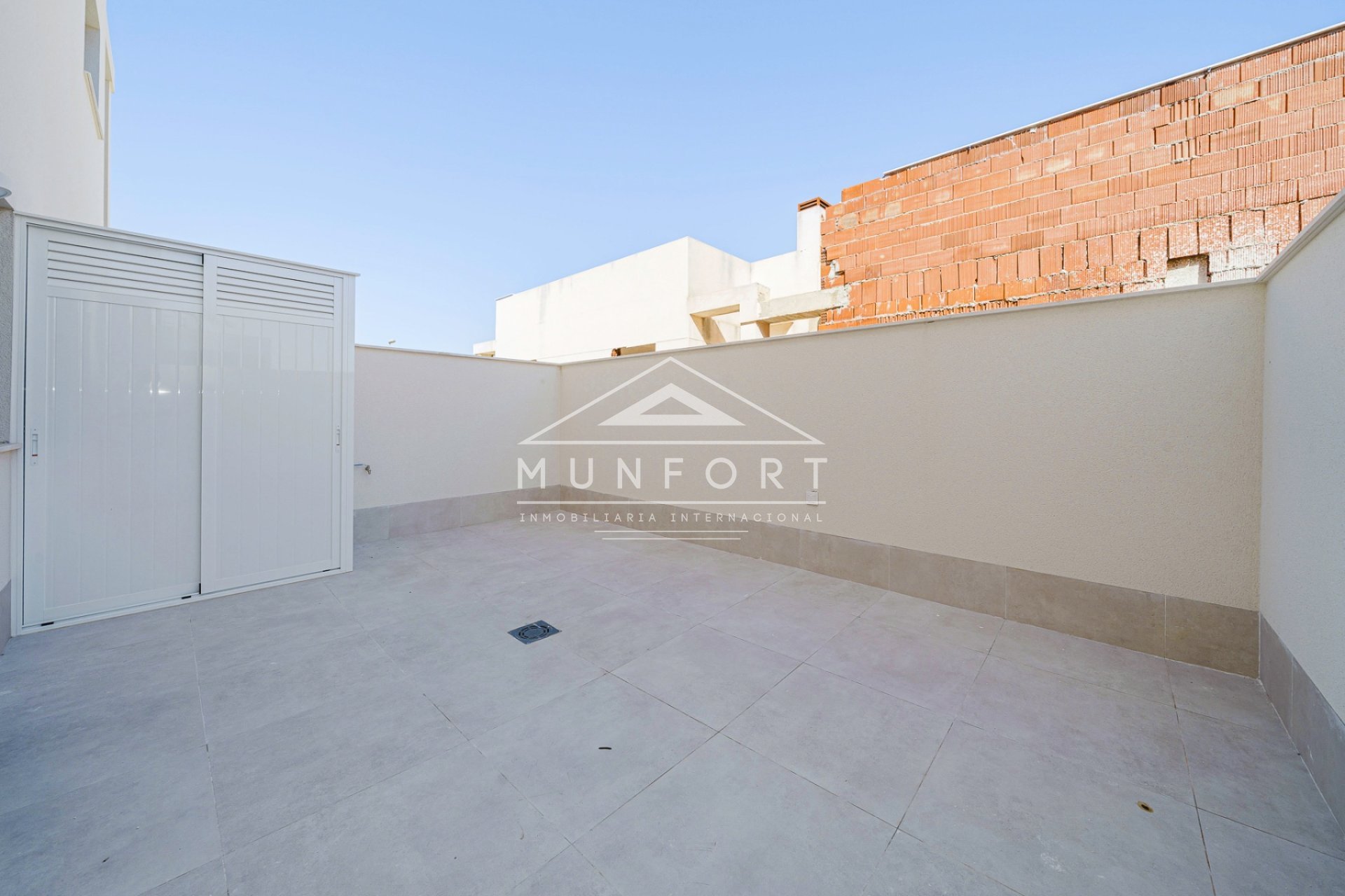 New Build - Terraced Houses -
Cox