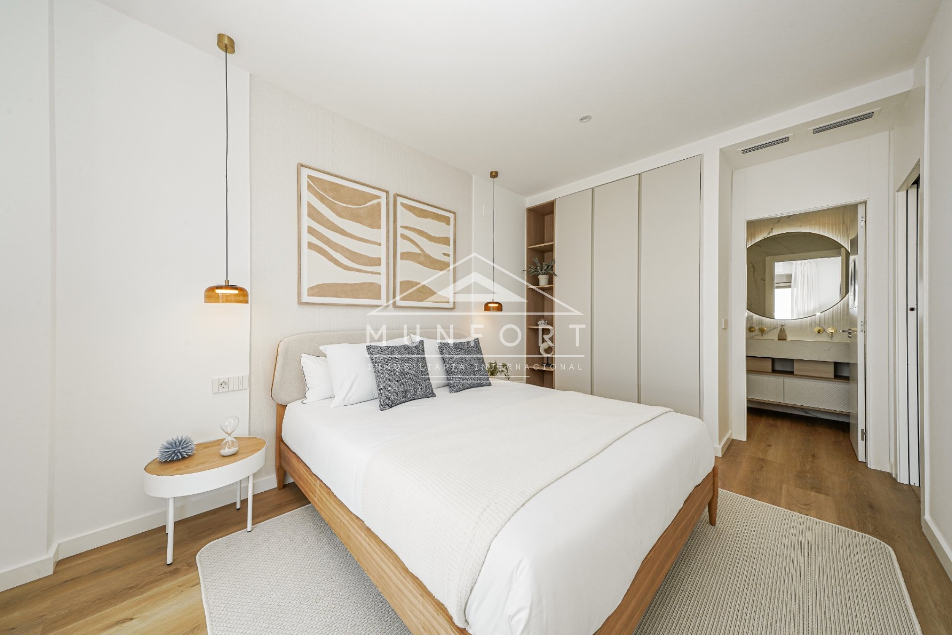 Obra nueva - Apartamentos -
La Manga
