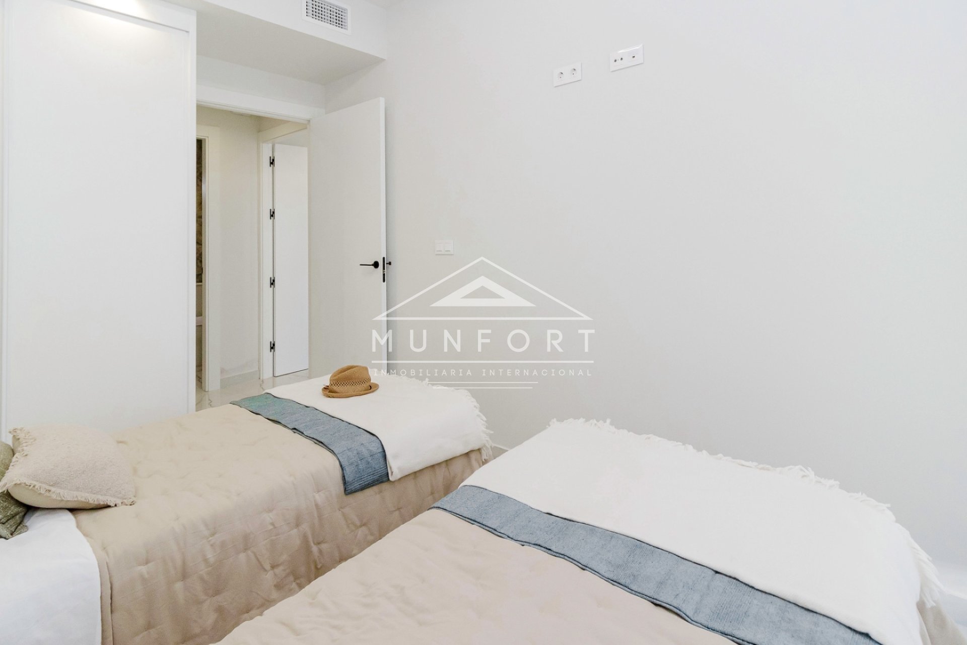 Obra nueva - Apartamentos -
San Miguel de Salinas