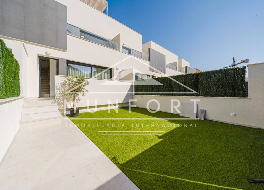 Obra nueva - Casas Adosadas -
Cox