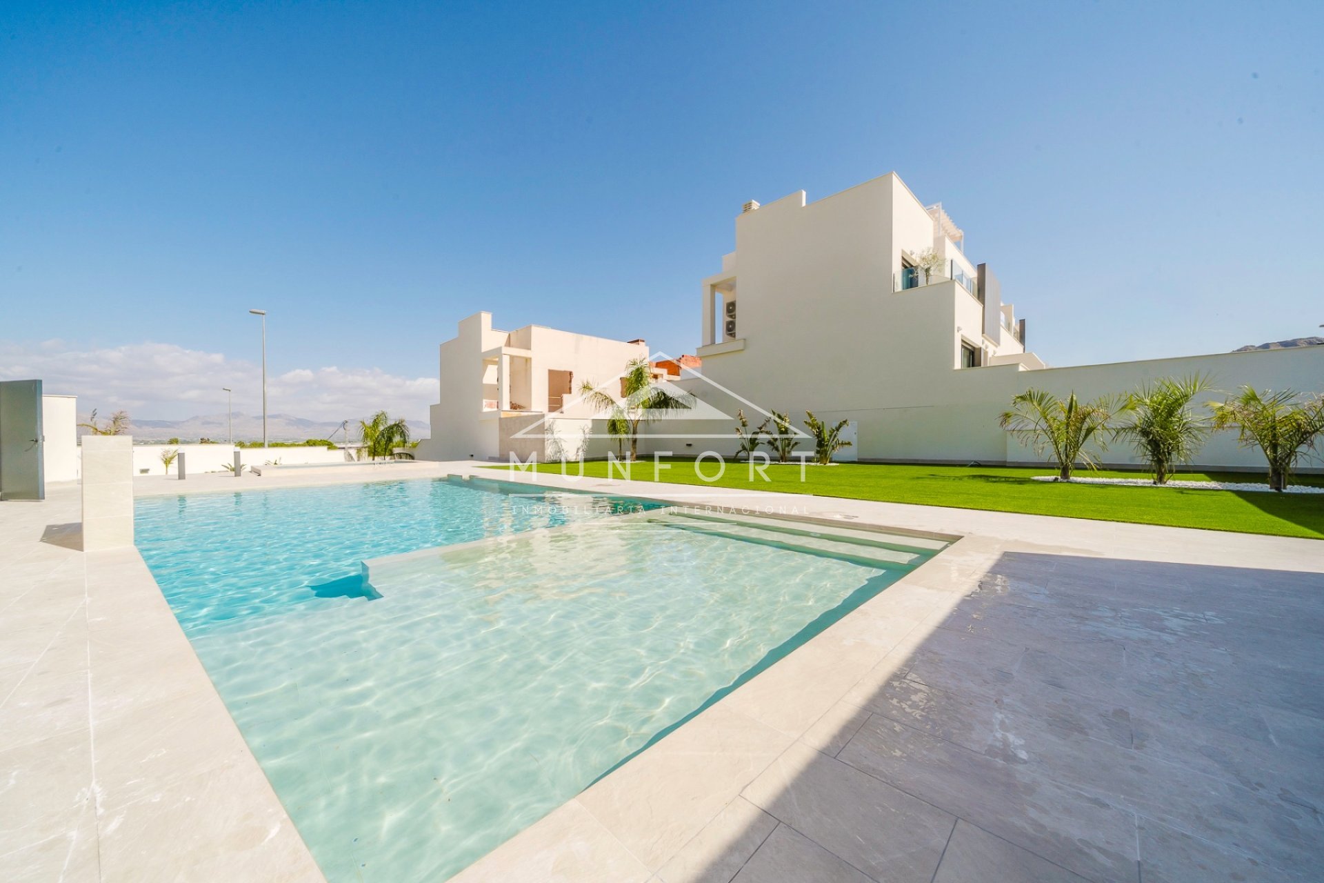 Obra nueva - Casas Adosadas -
Cox