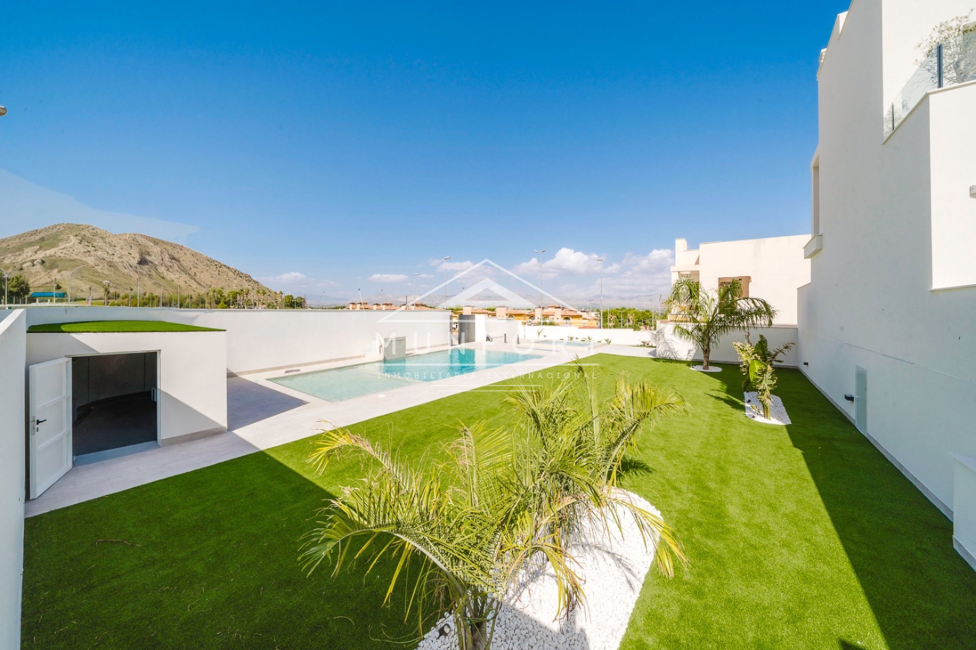 Obra nueva - Casas Adosadas -
Cox